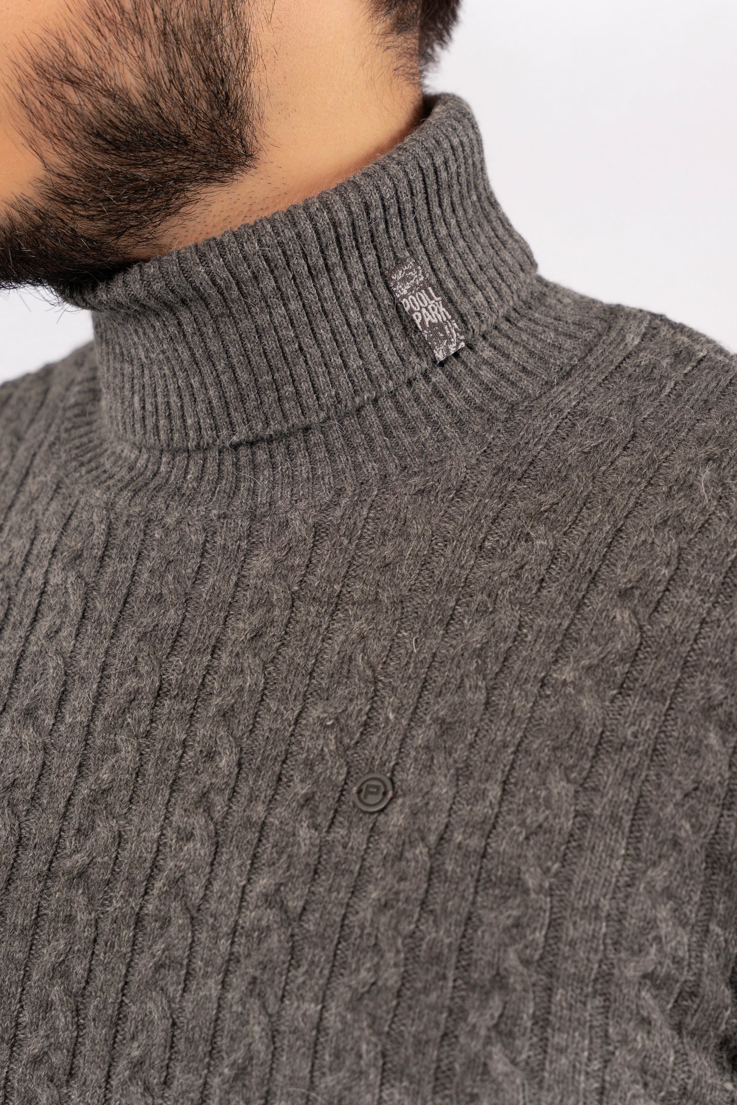 GREY PATTERNED TURTLENECK