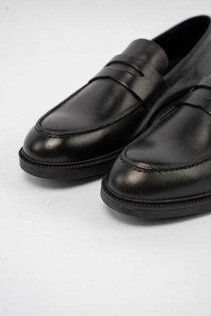 CLASSIC BLACK PENNY LOAFER