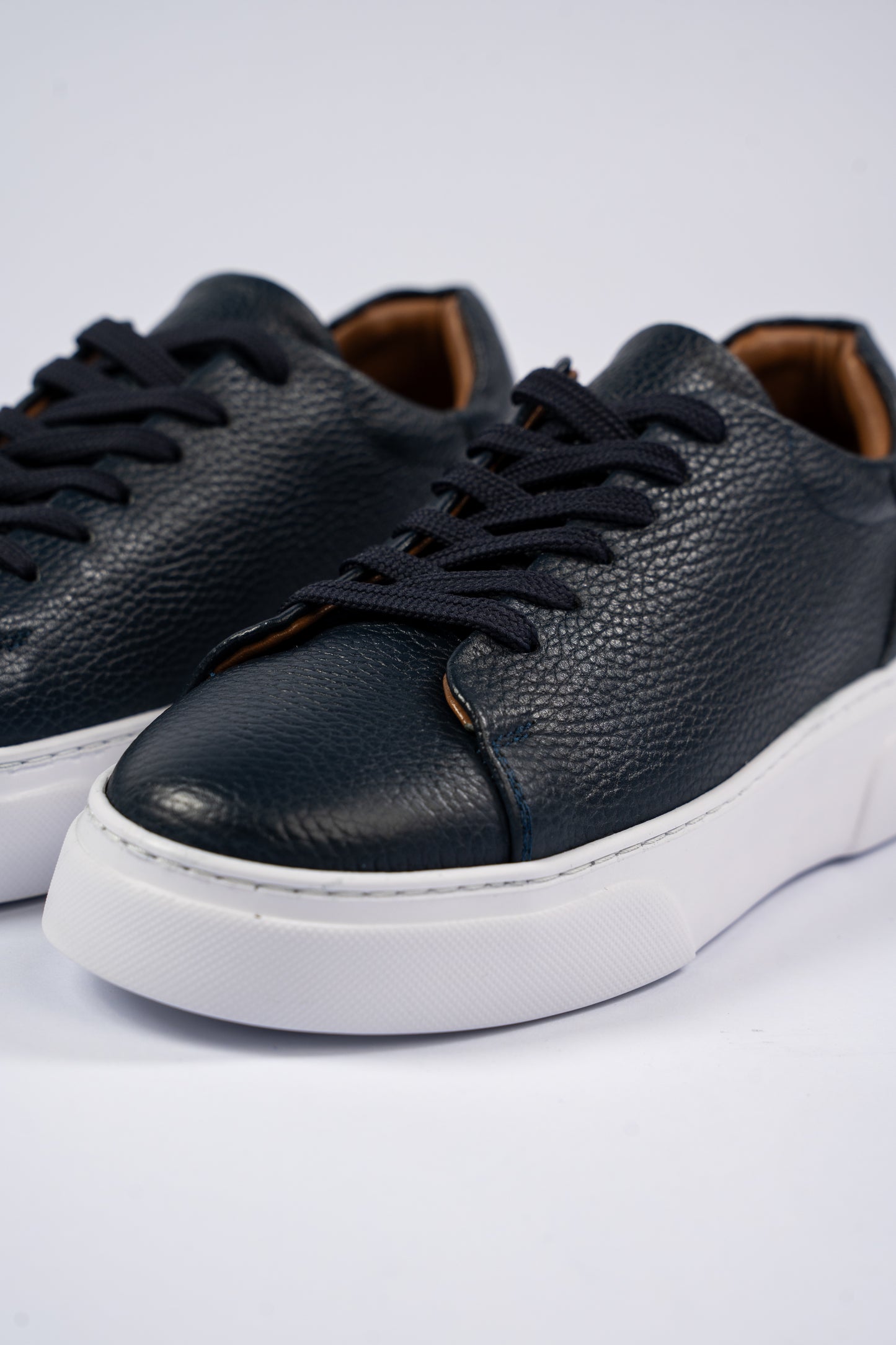 NAVY LEATHER SNEAKER