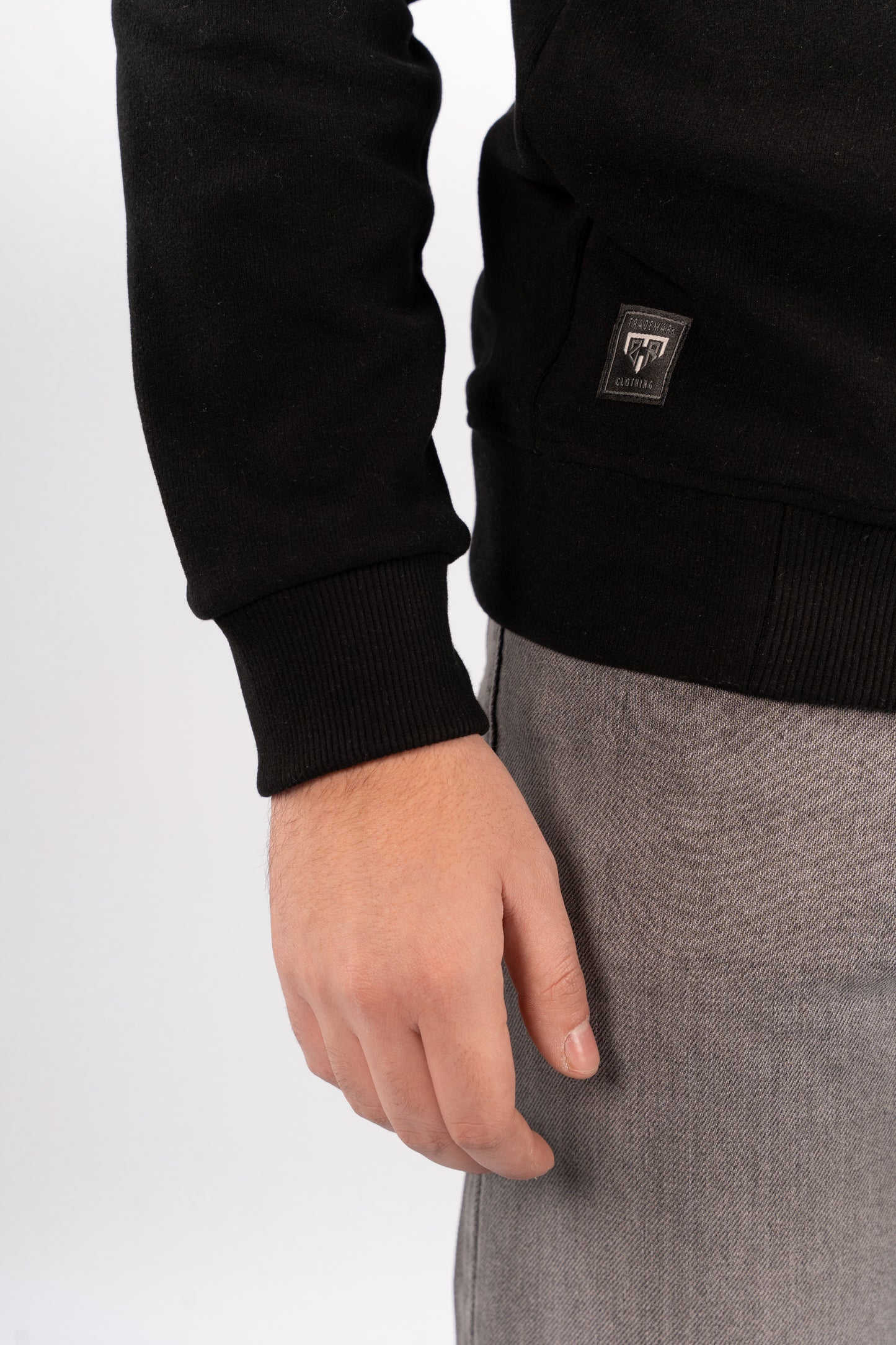 BLACK SELANIK ROUNDNECK SWEATER