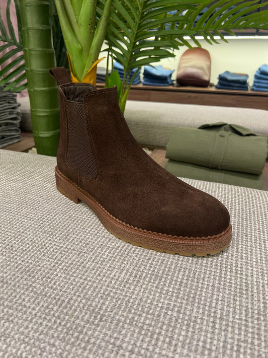 BROWN SUEDE CHELSEA BOOTS