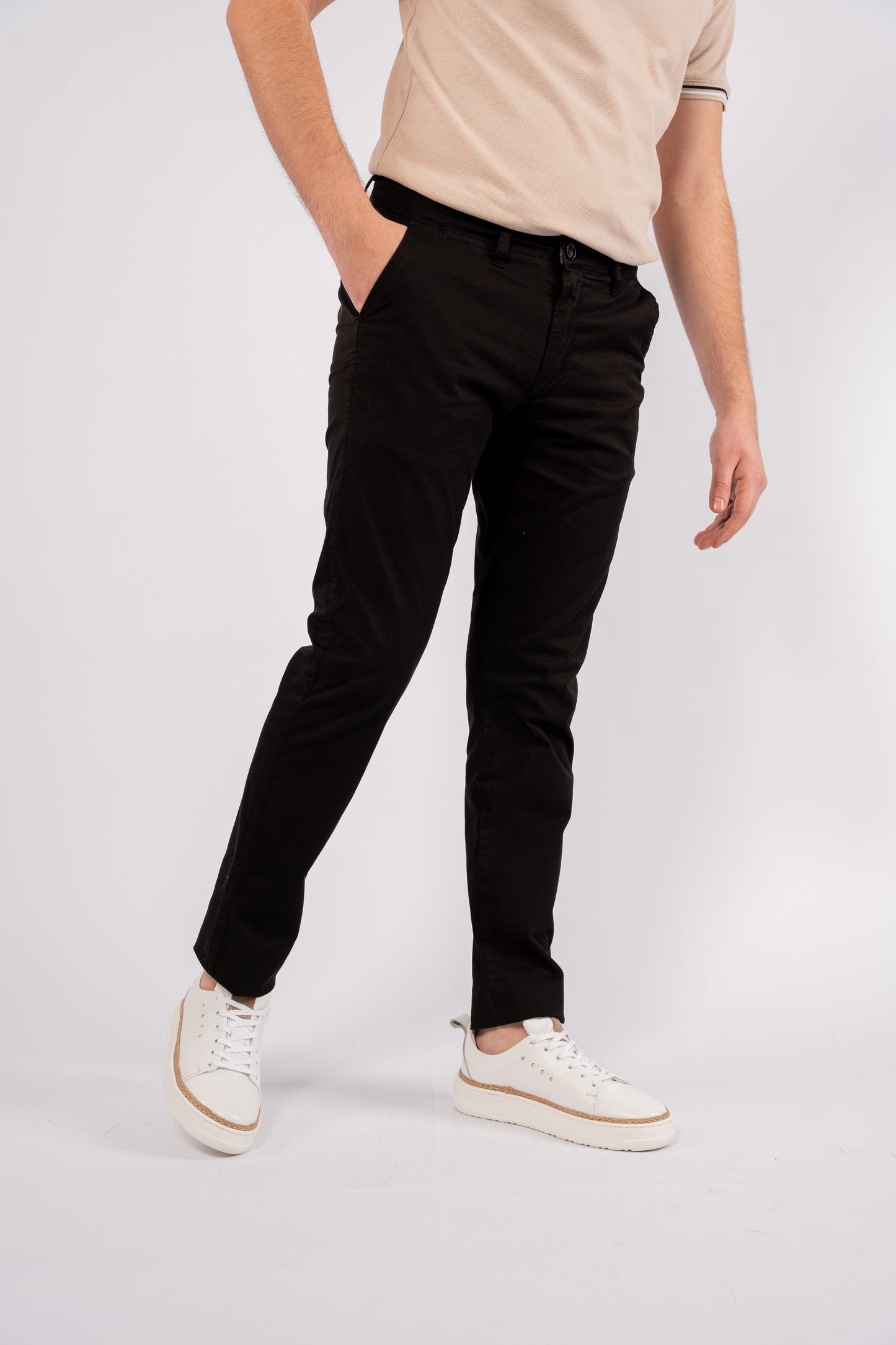 BLACK RELAXED CHINOS