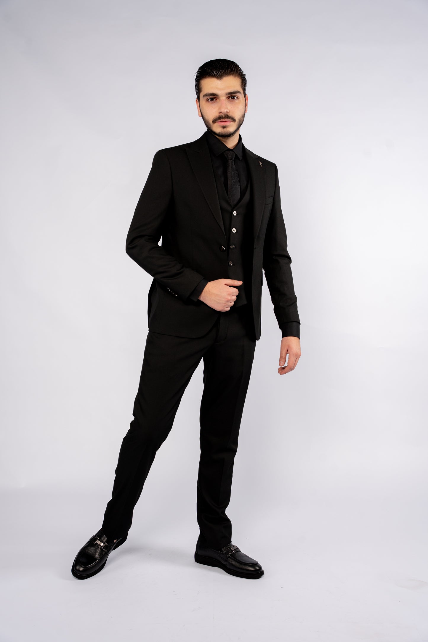 BLACK SINGLE BREASTED SUIT