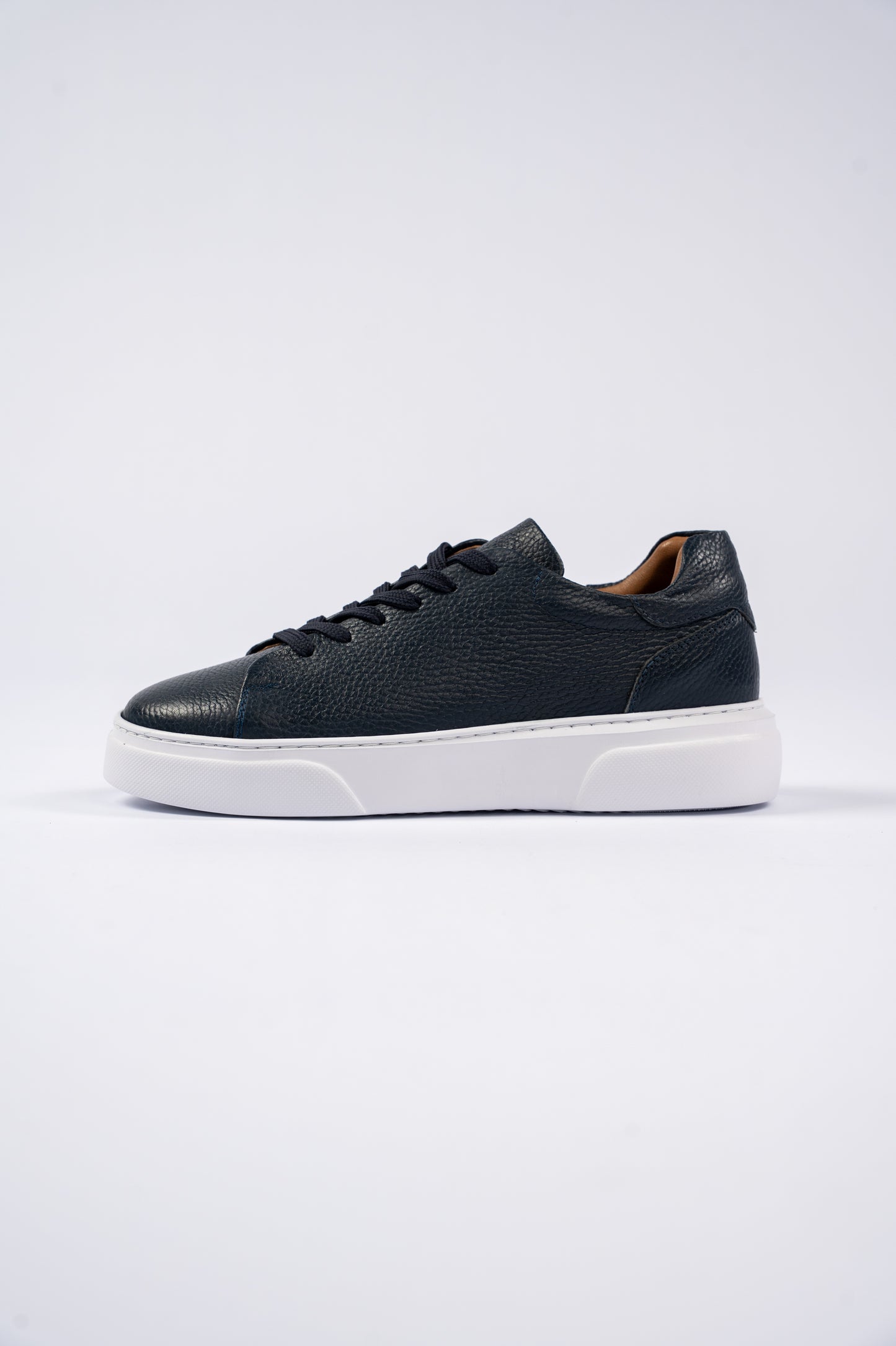 NAVY LEATHER SNEAKER