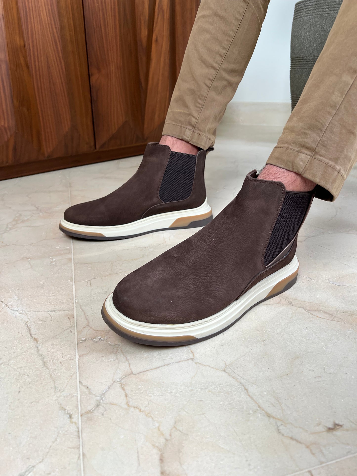 BROWN SUEDE CHELSEA BOOTS