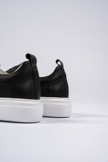 BLACK ELASTIC SNEAKER