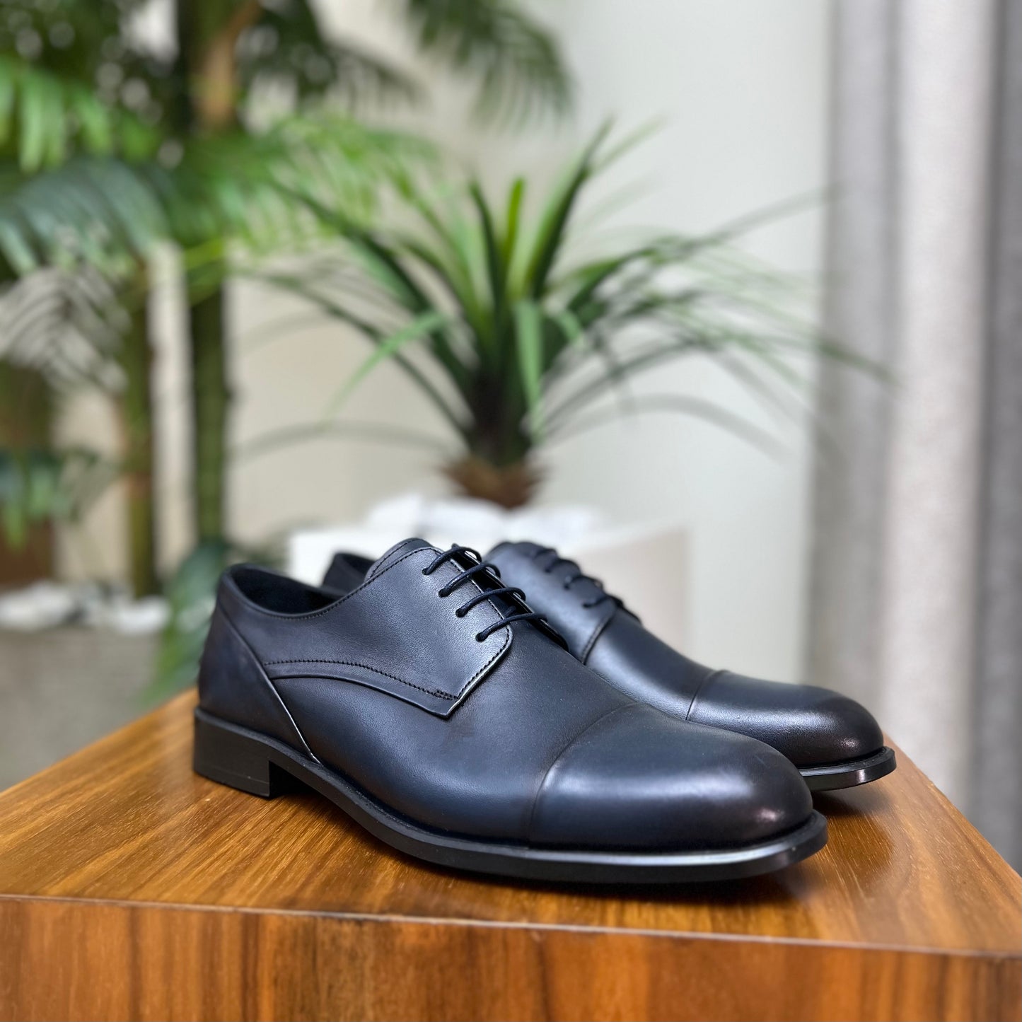 NAVY DERBY SHOE