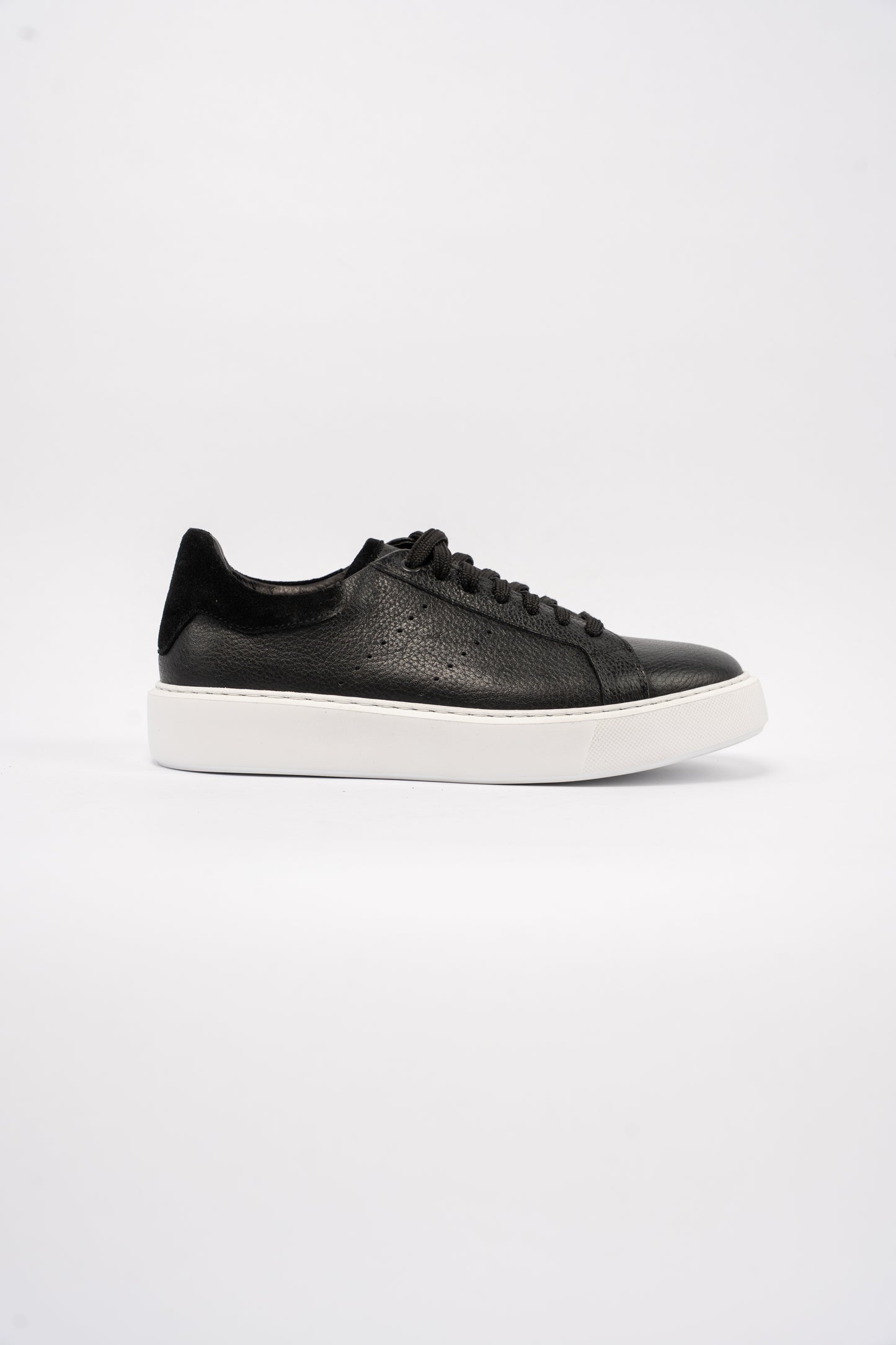 BLACK TIMELESS SNEAKER