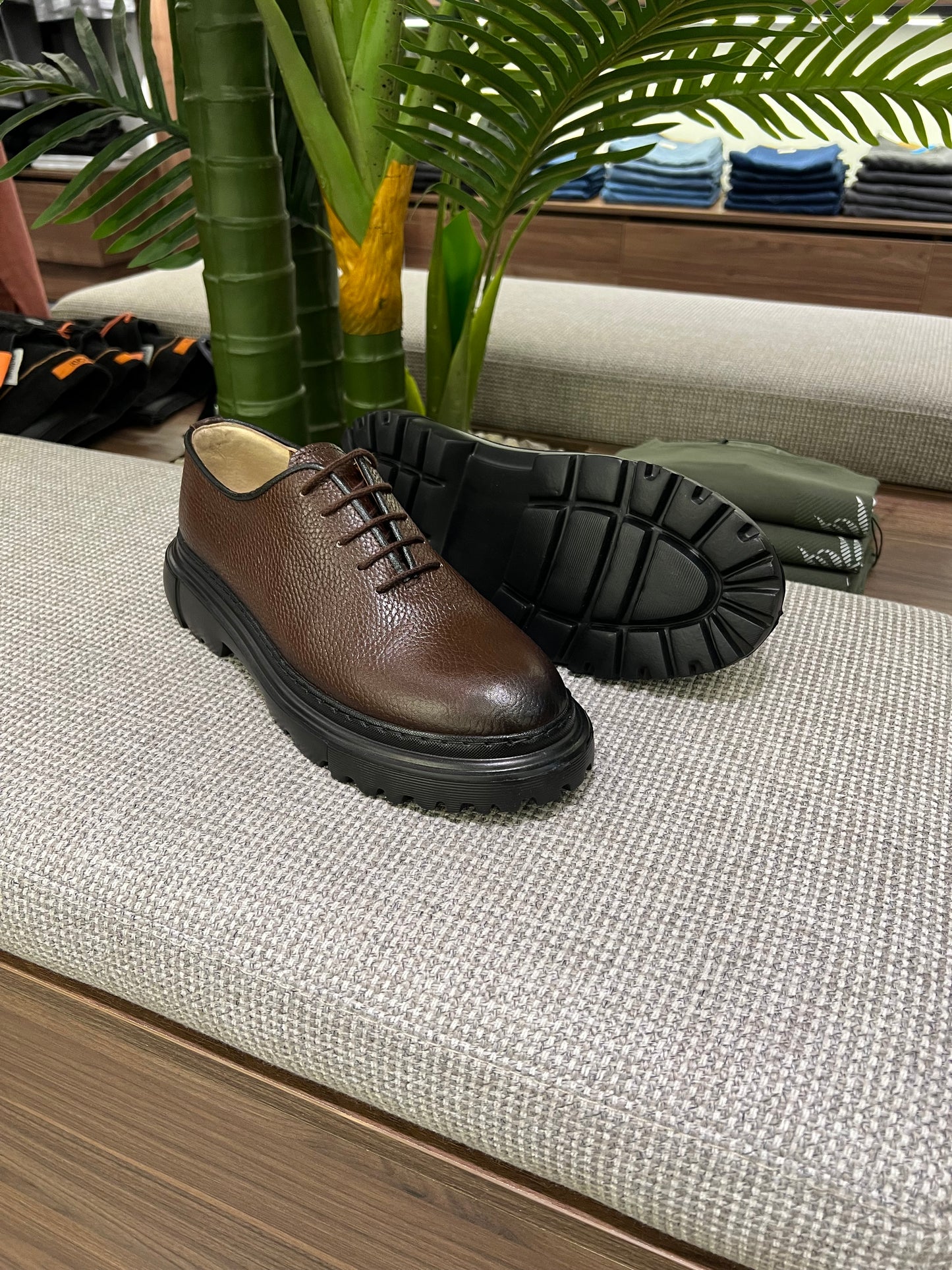 CASUAL BROWN LEATHER DERBY
