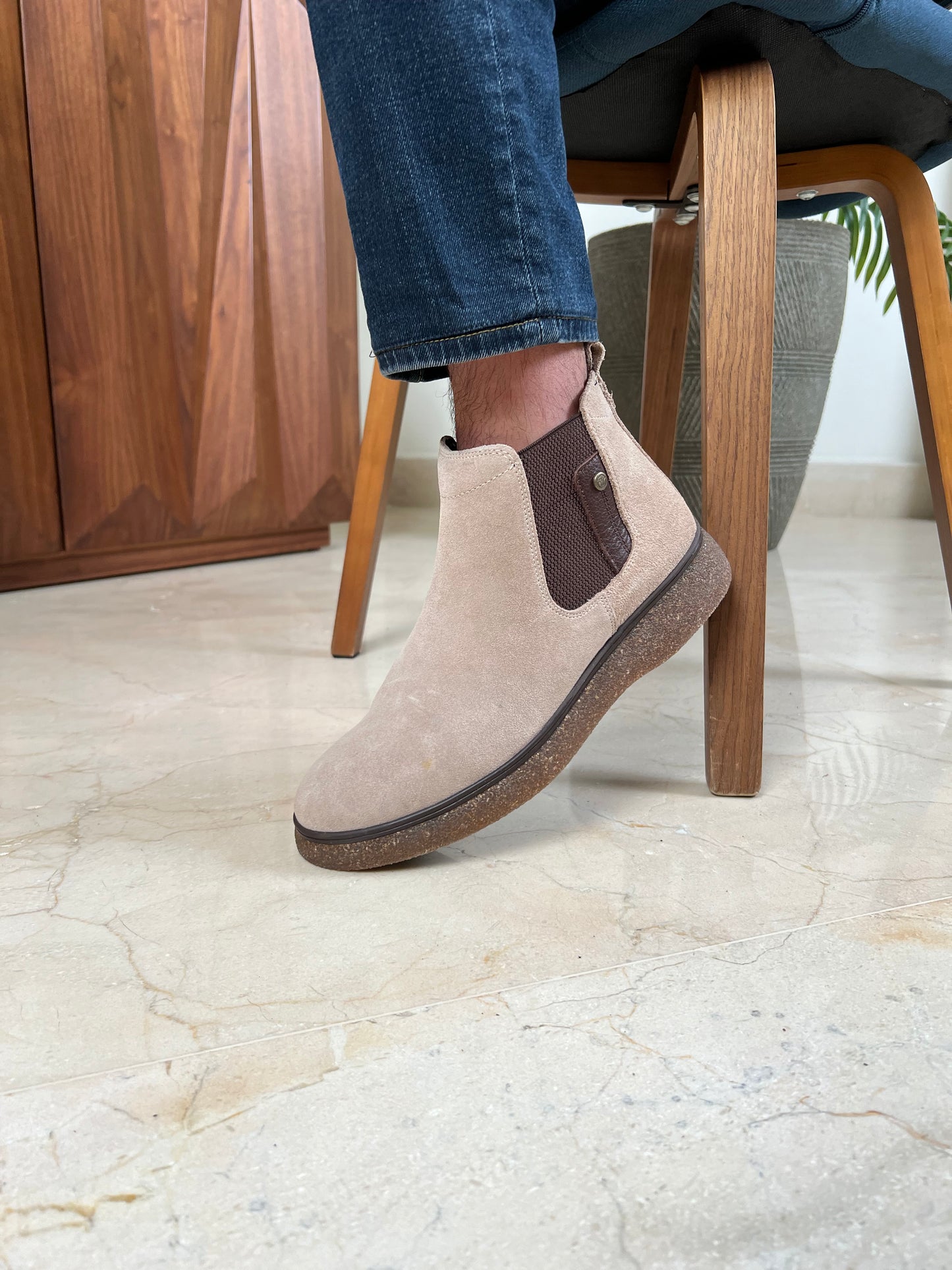 BEIGE SUEDE CHELSEA BOOTS