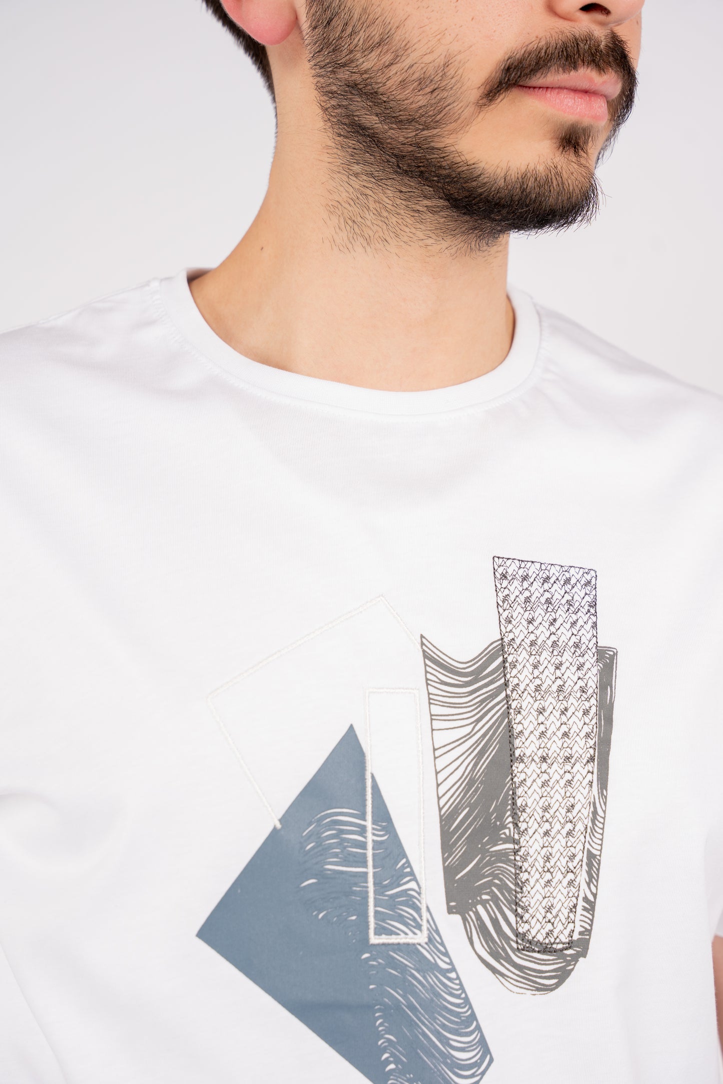 WHITE ABSTRACT TSHIRT