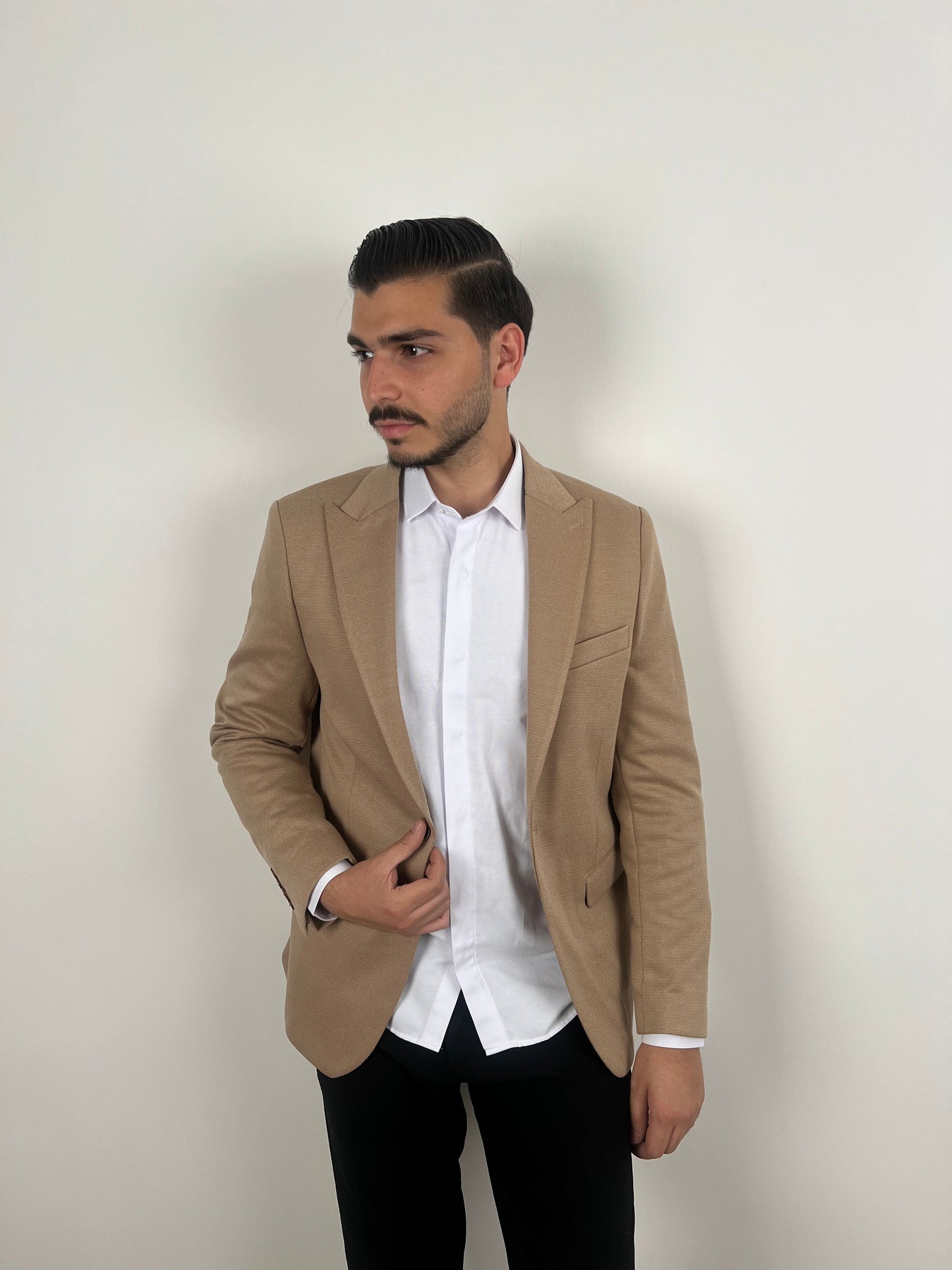 BEIGE BLAZER