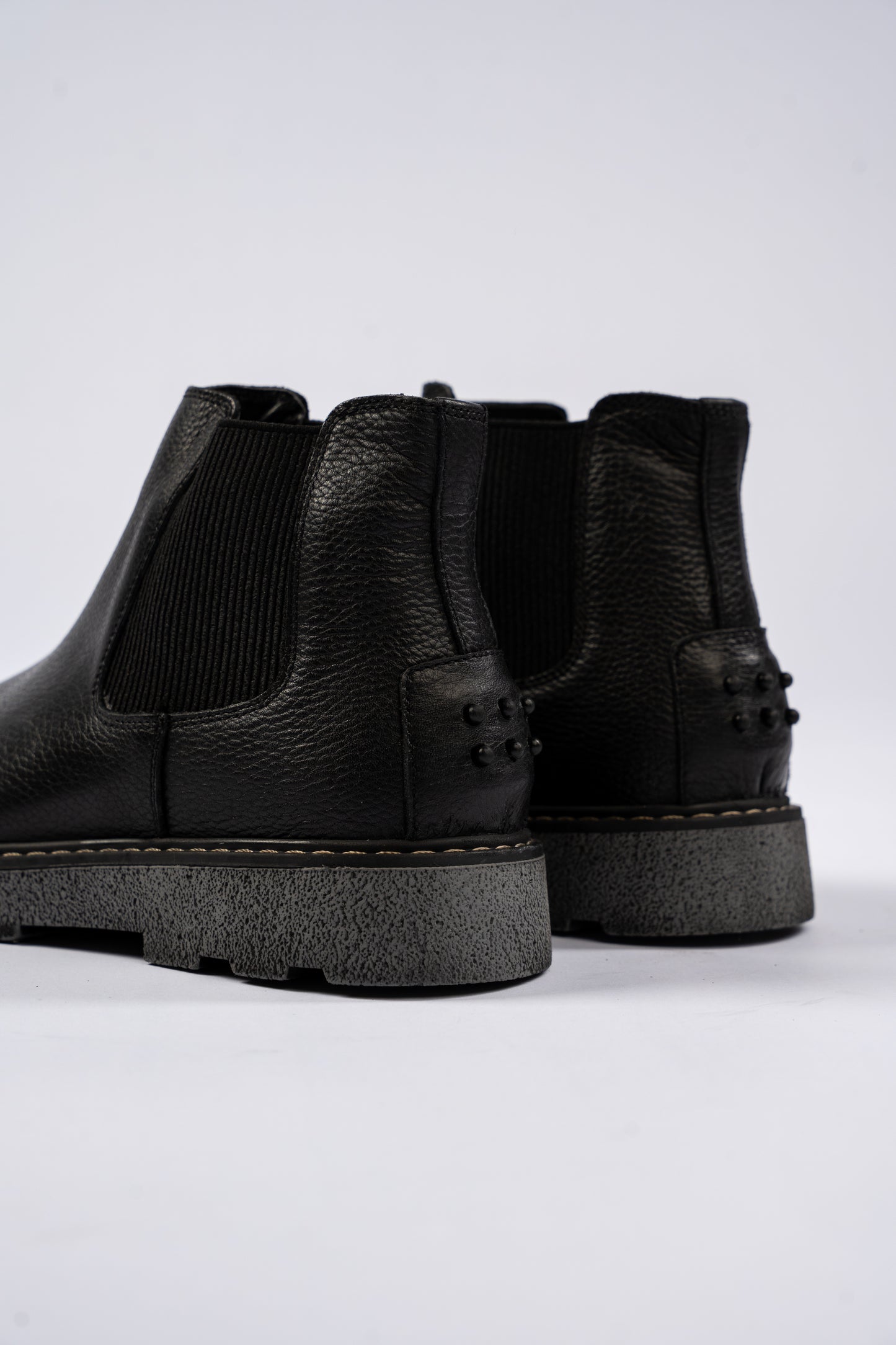 BLACK TIMELESS CHELSEA BOOTS