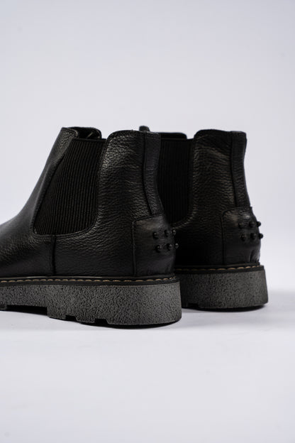 BLACK TIMELESS CHELSEA BOOTS