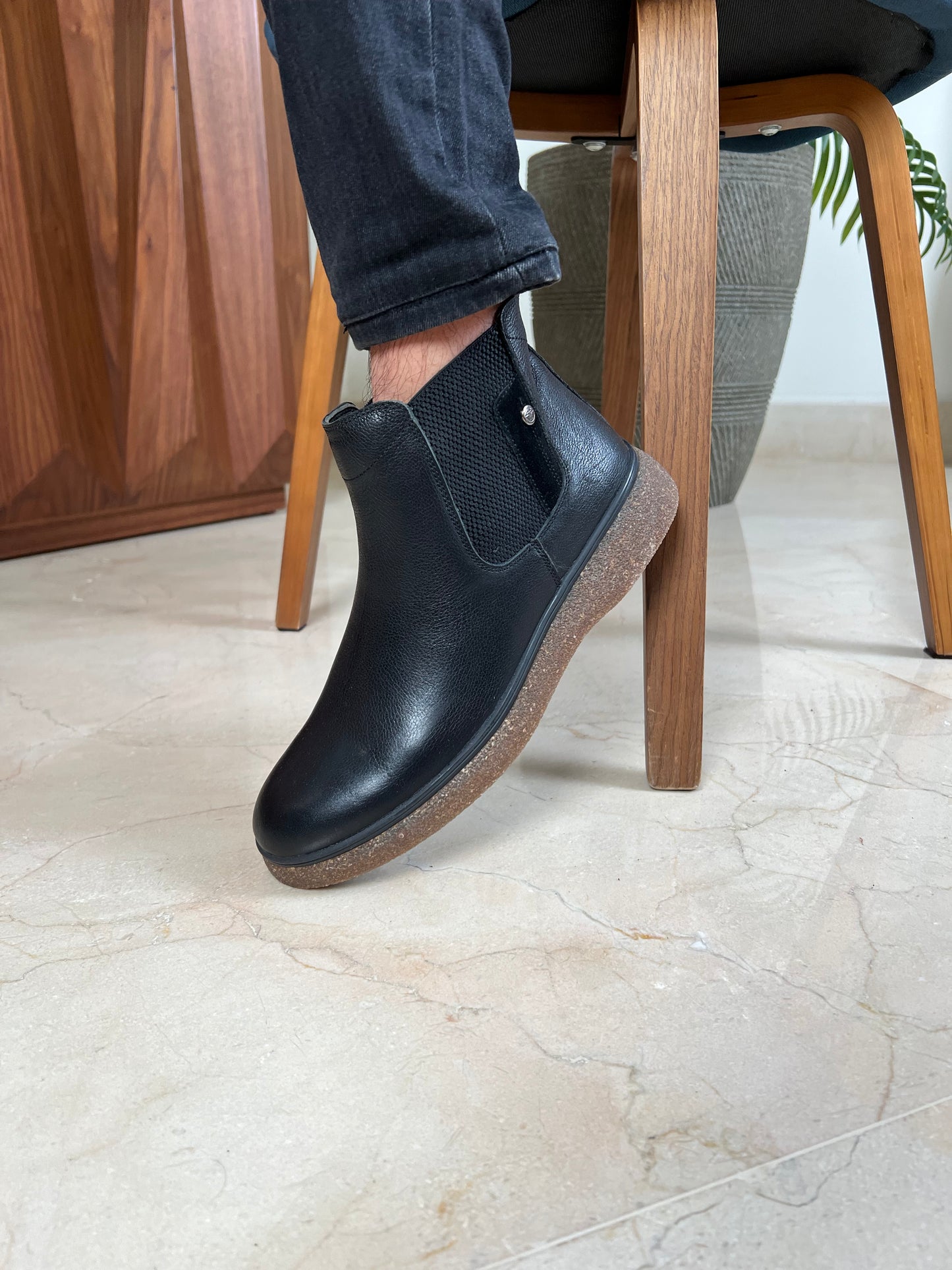 BLACK CHELSEA BOOTS