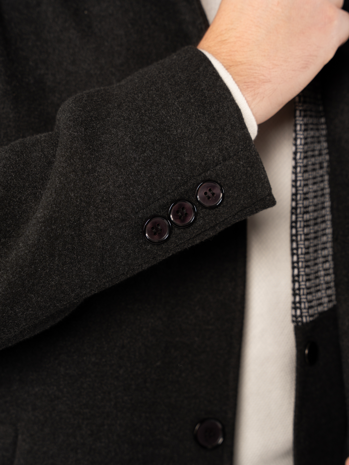 GREY COAT PATTERNED VEST