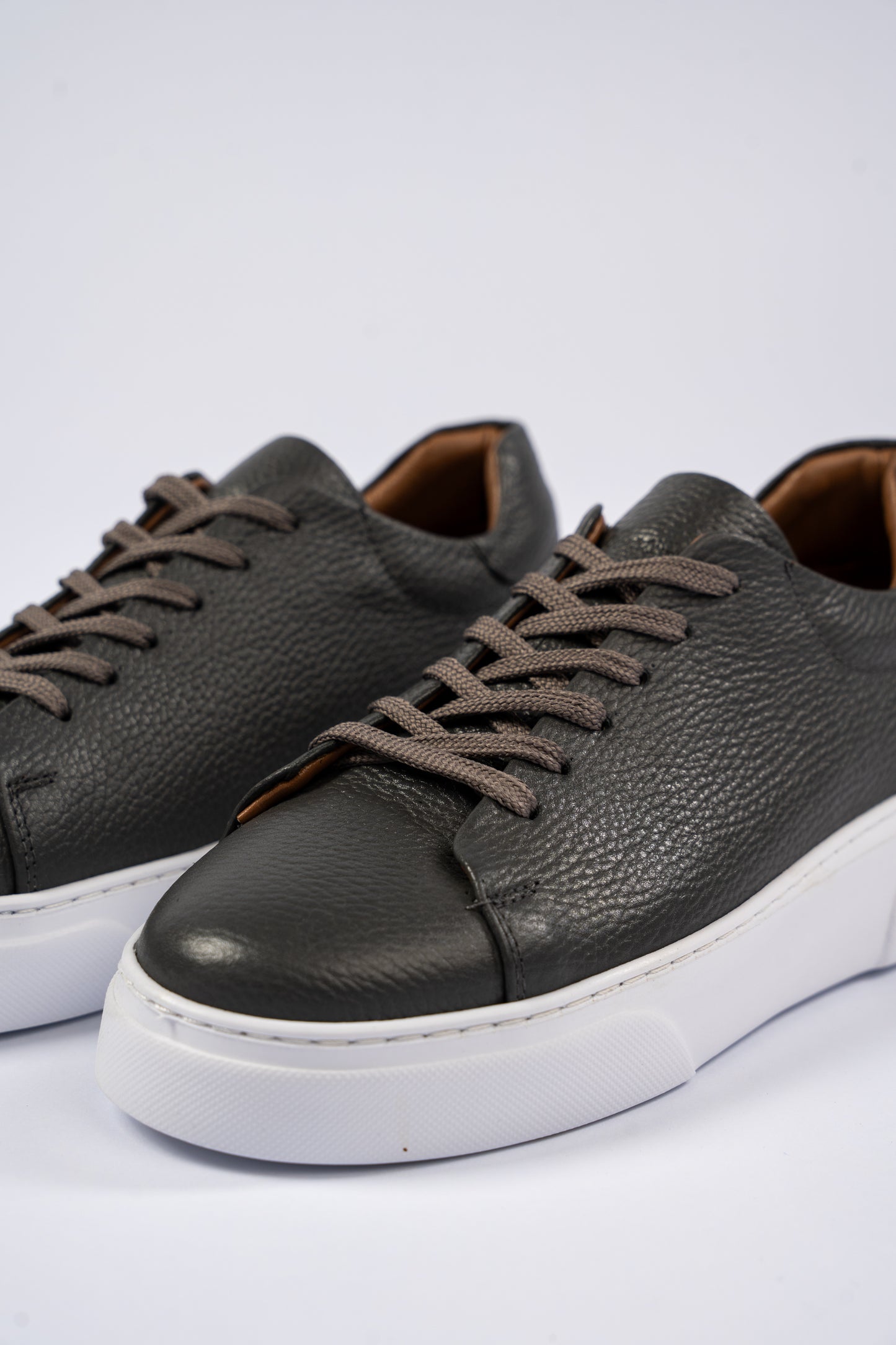 GREY LEATHER SNEAKER