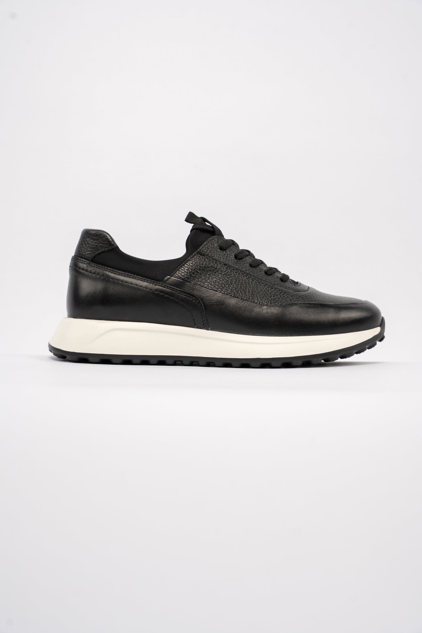 BLACK TIMELESS SNEAKER