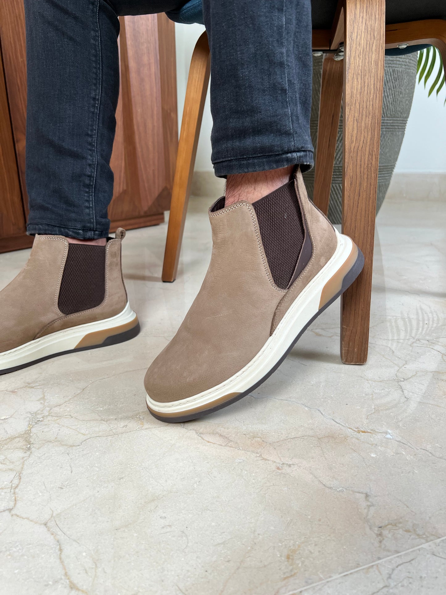 BEIGE SUEDE CHELSEA BOOTS