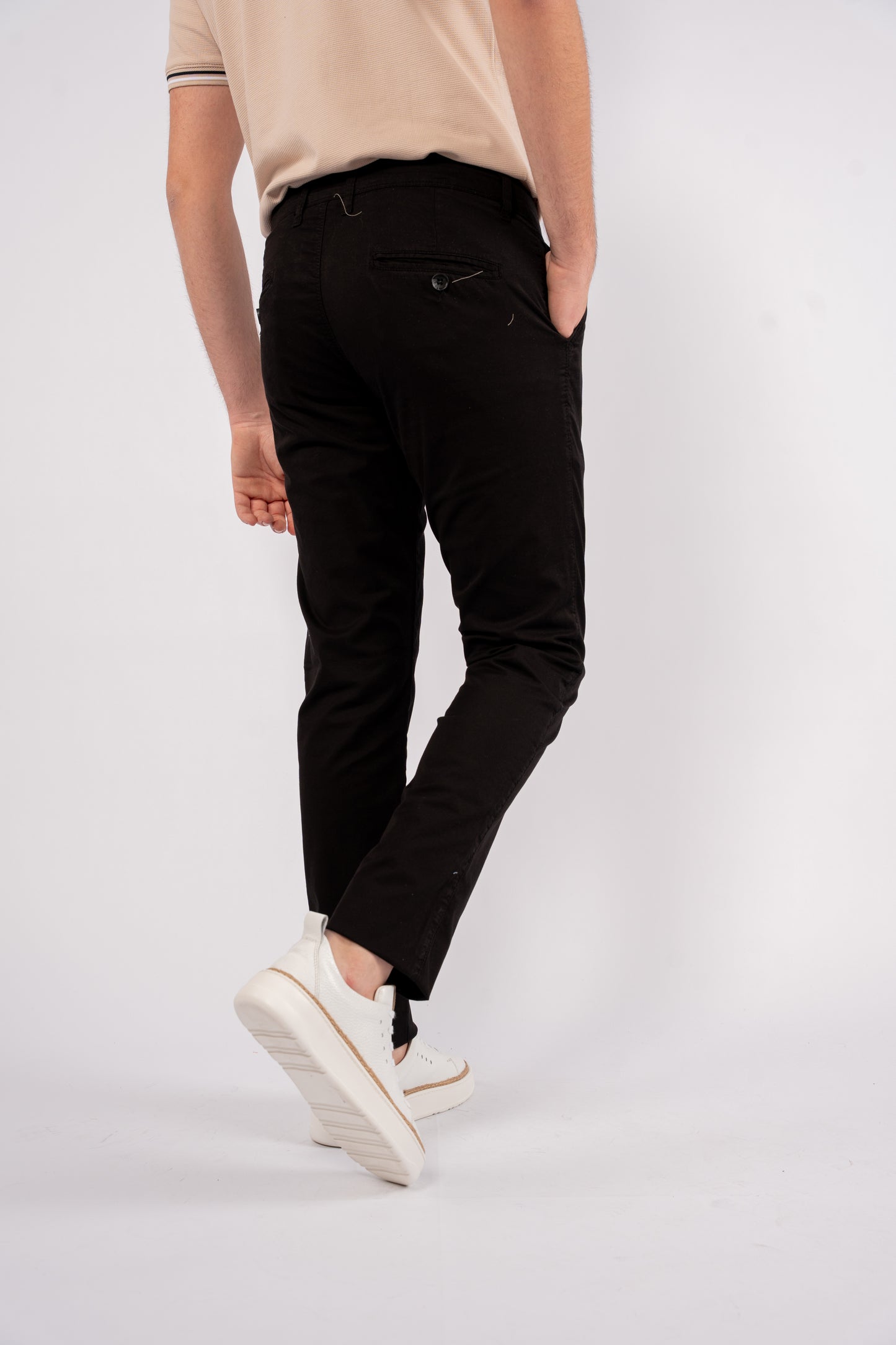 BLACK RELAXED CHINOS