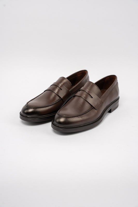 CLASSIC BROWN PENNY LOAFER