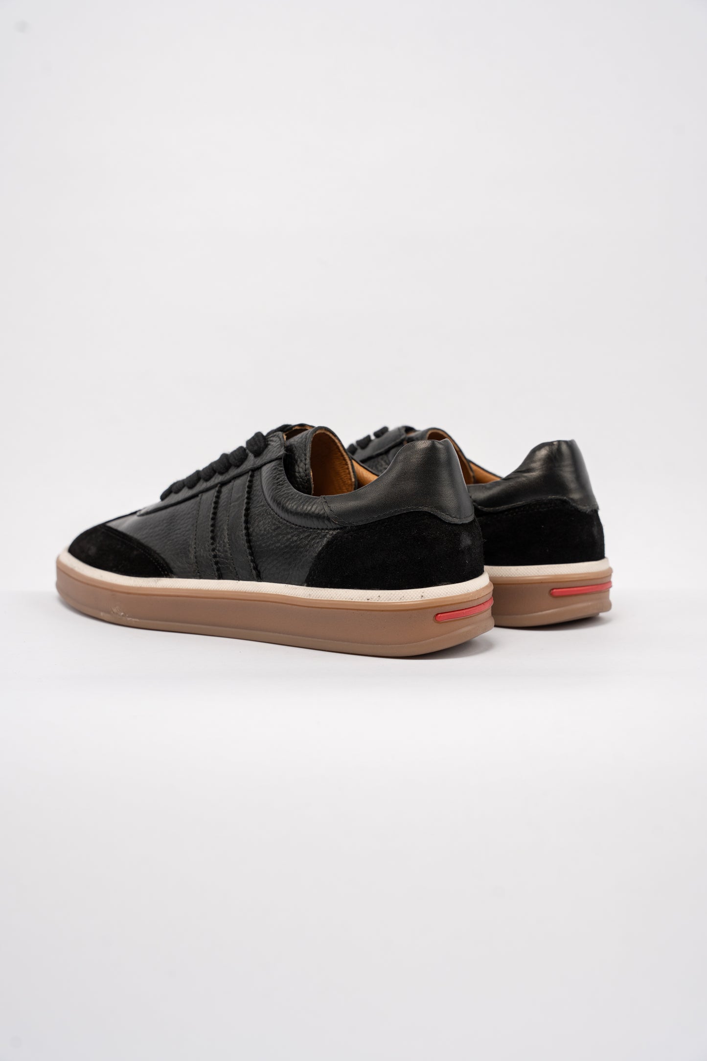 BLACK RETRO SNEAKER