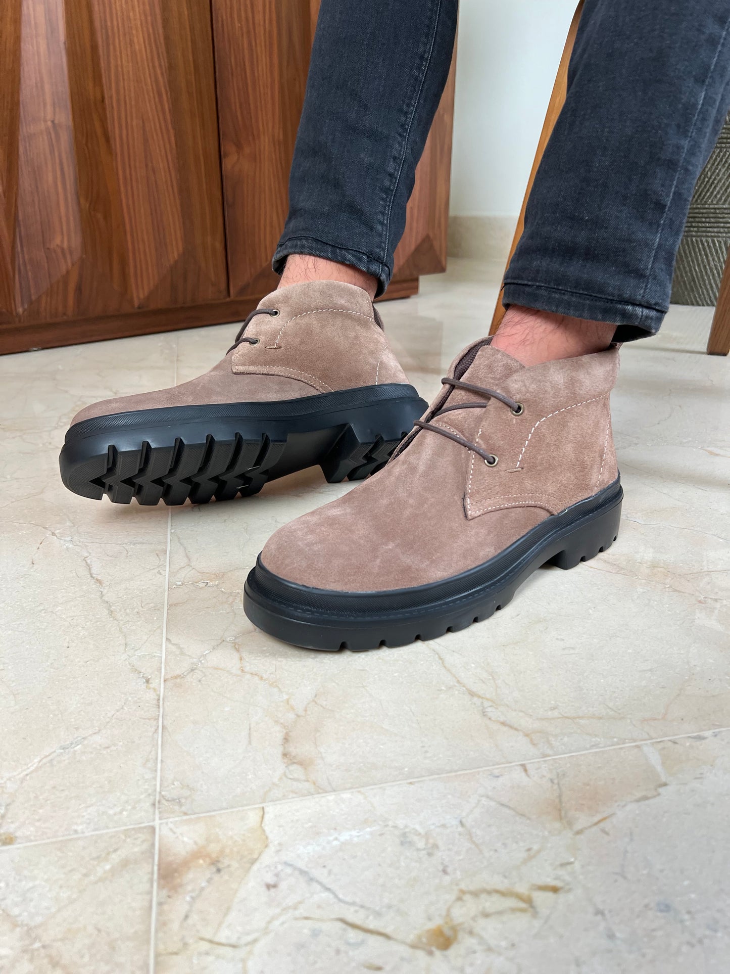 BEIGE SUEDE DESERT BOOTS