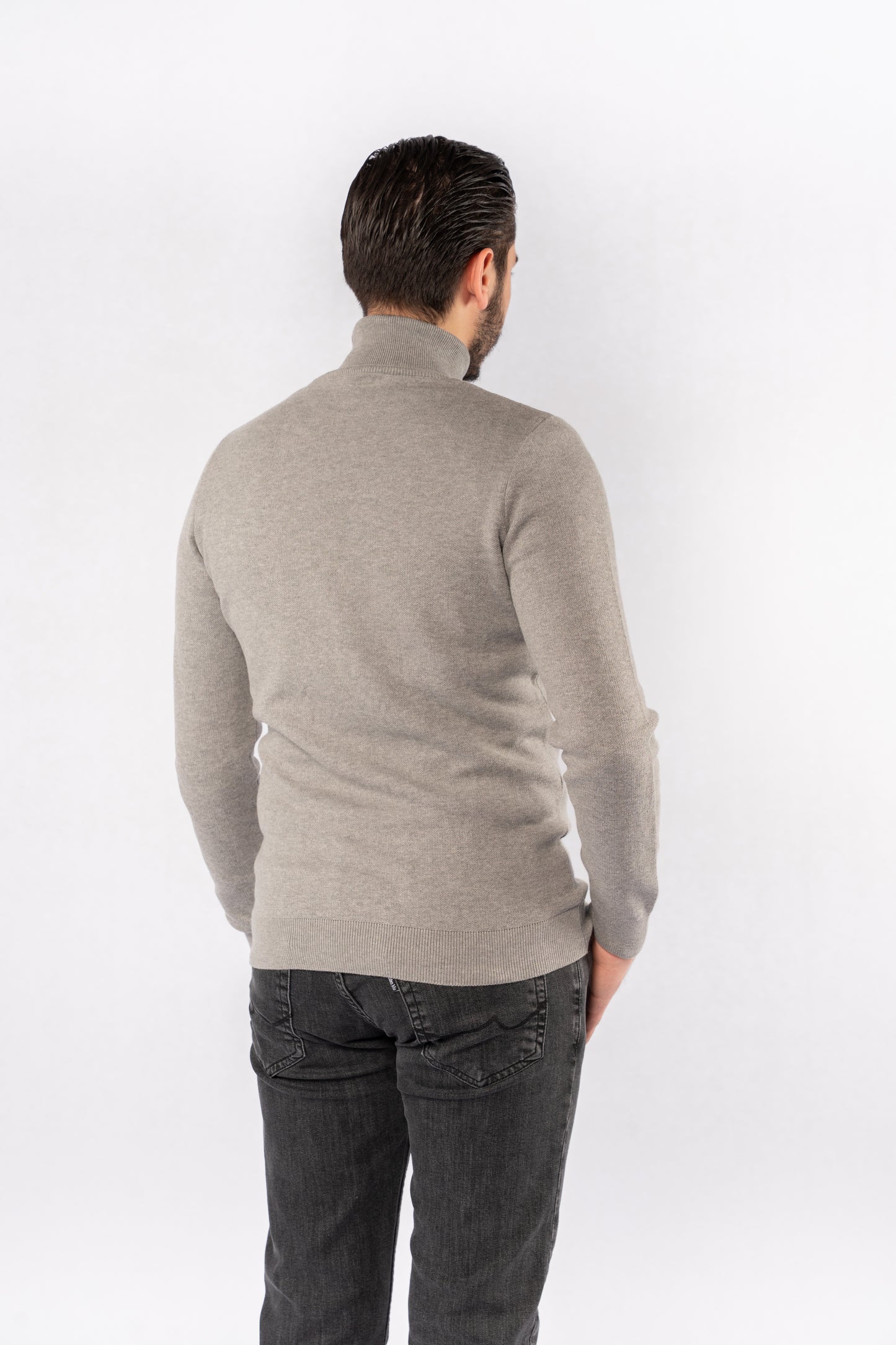 GREY TURTLENECK SWEATER
