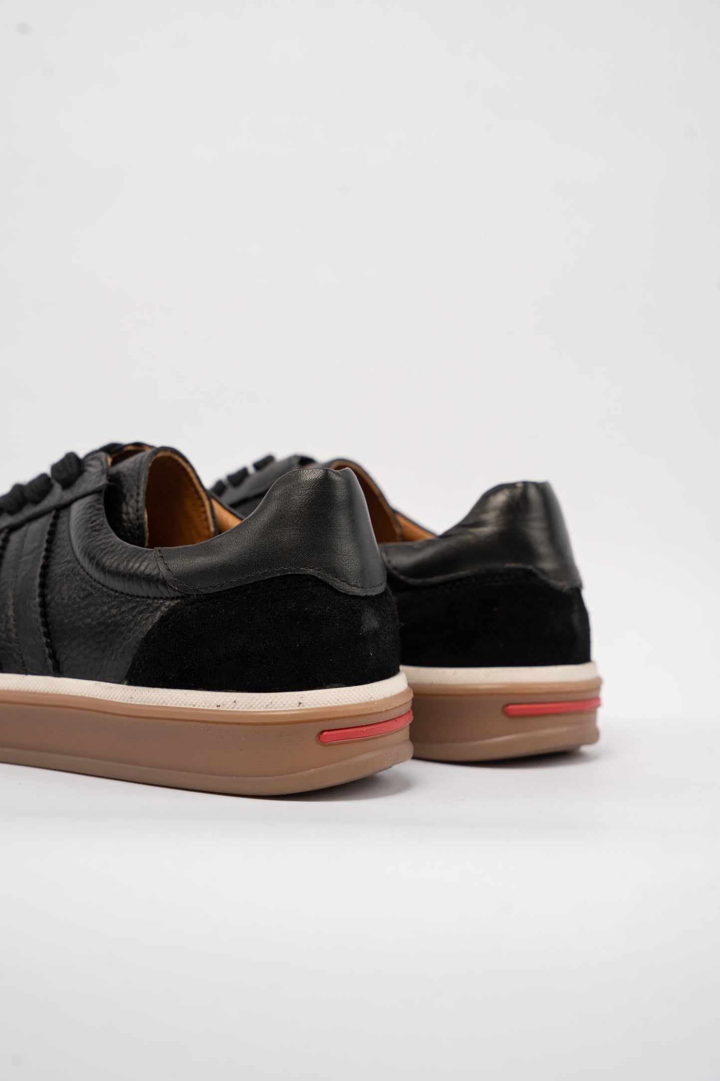 BLACK RETRO SNEAKER