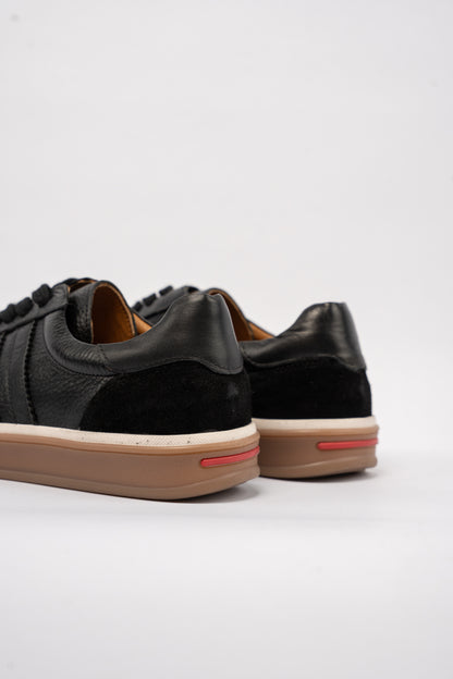 BLACK RETRO SNEAKER