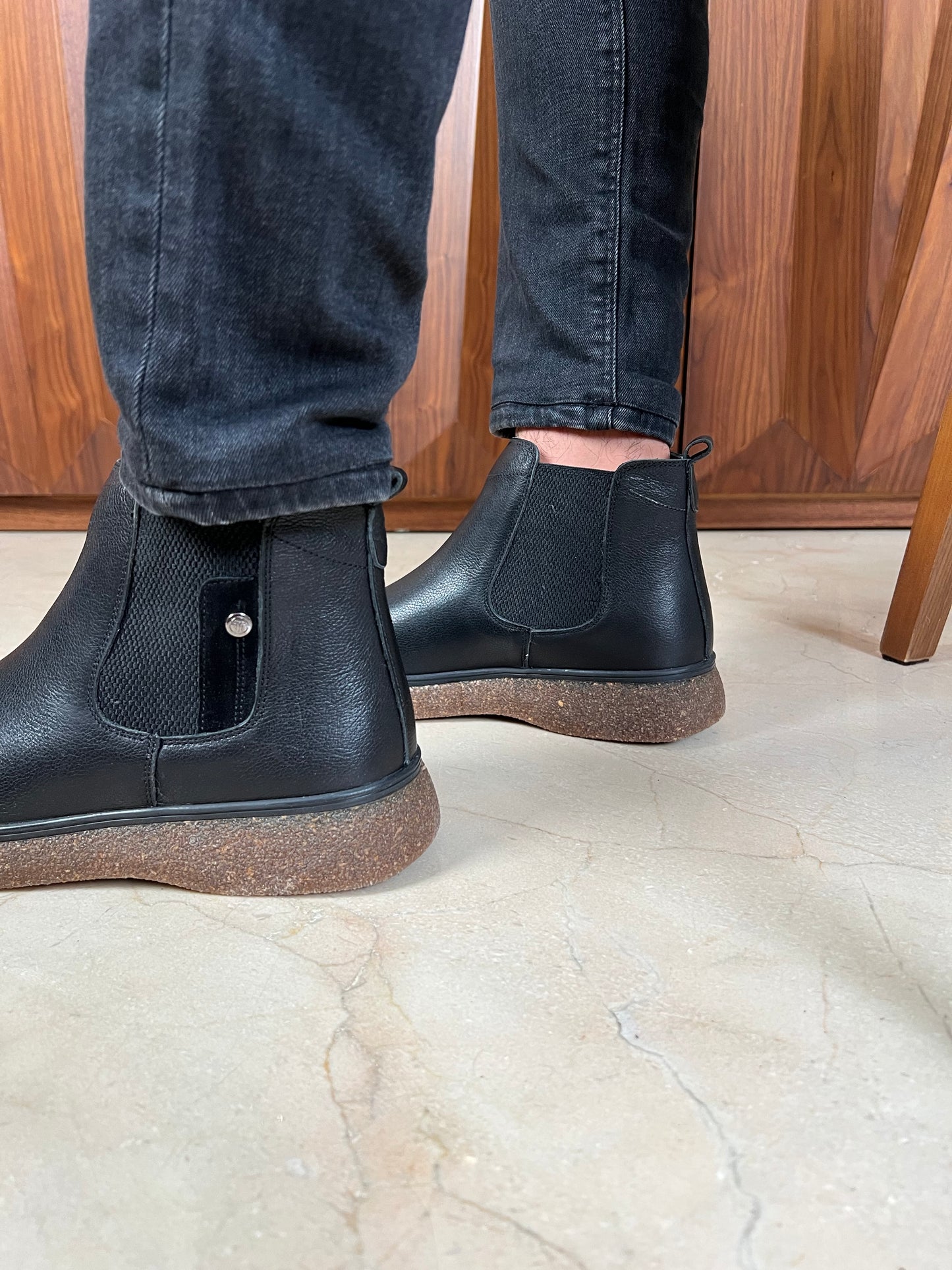 BLACK CHELSEA BOOTS