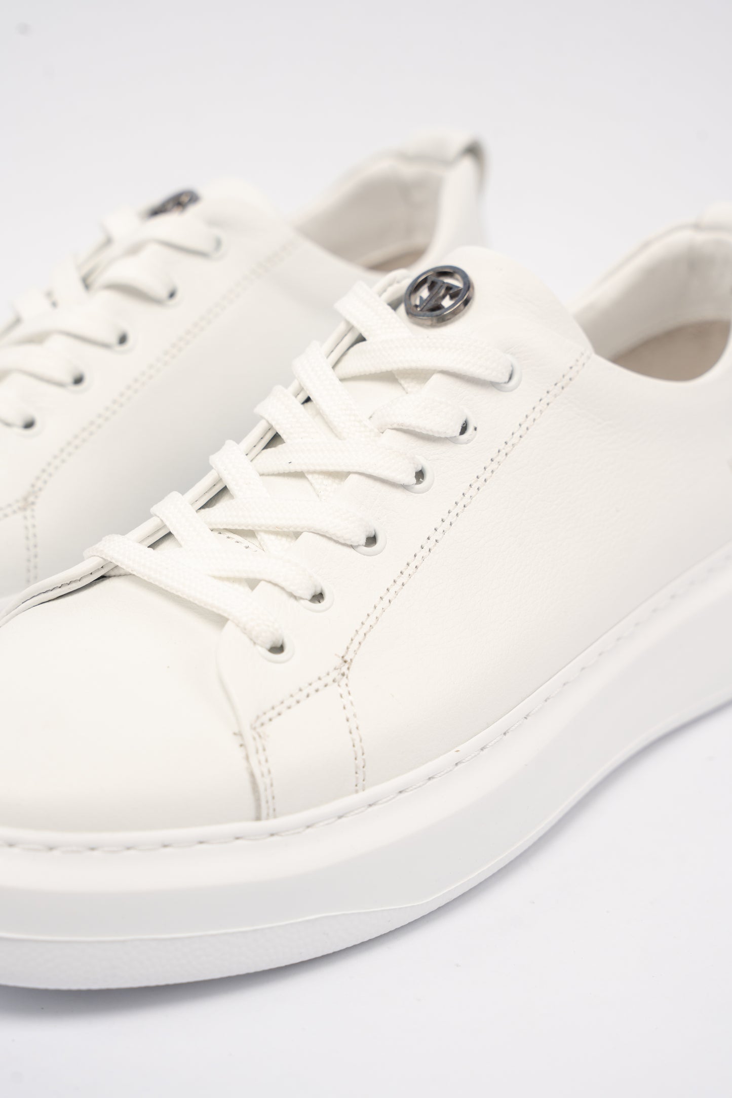 WHITE CASUAL SNEAKER