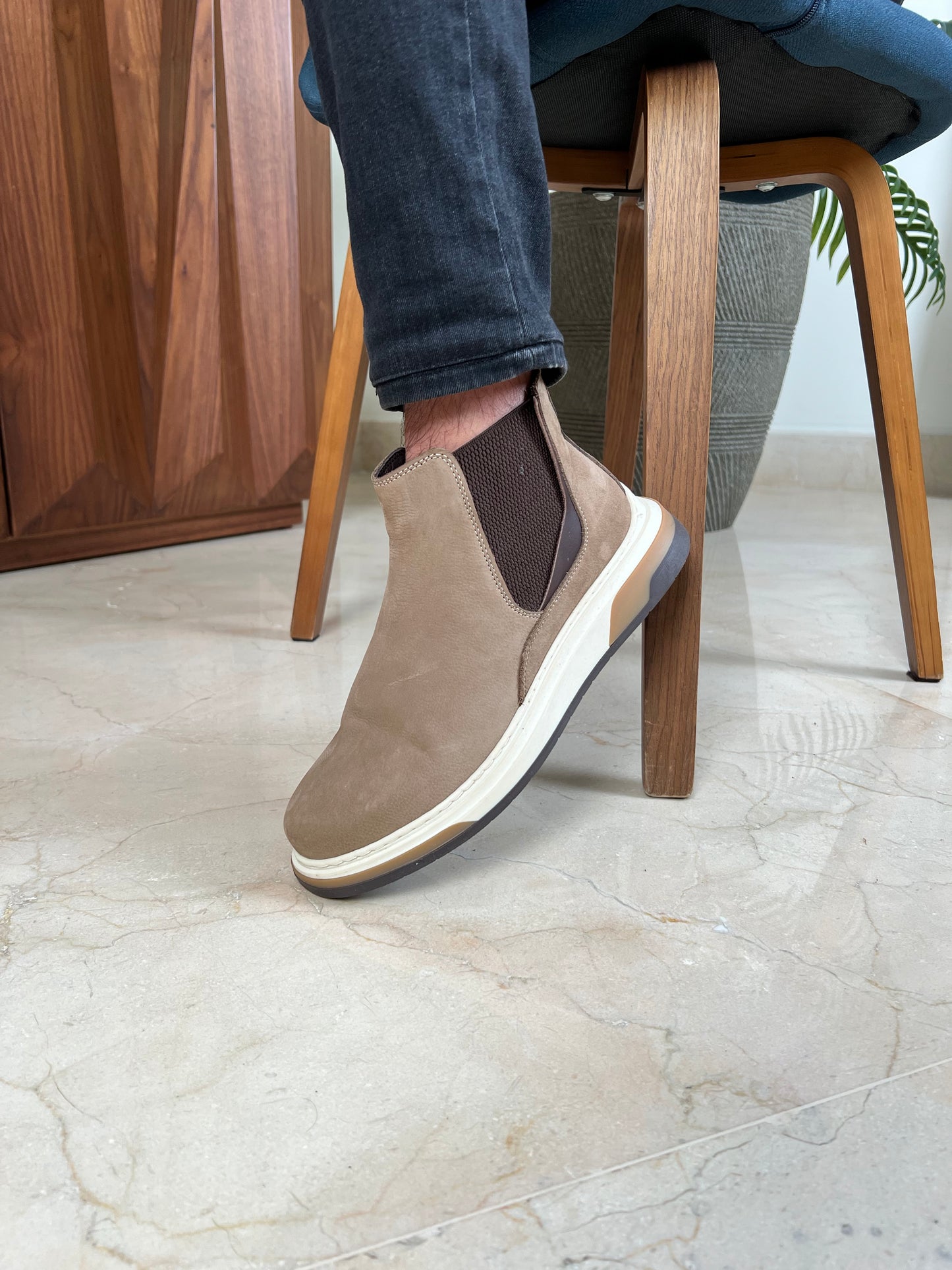 BEIGE SUEDE CHELSEA BOOTS