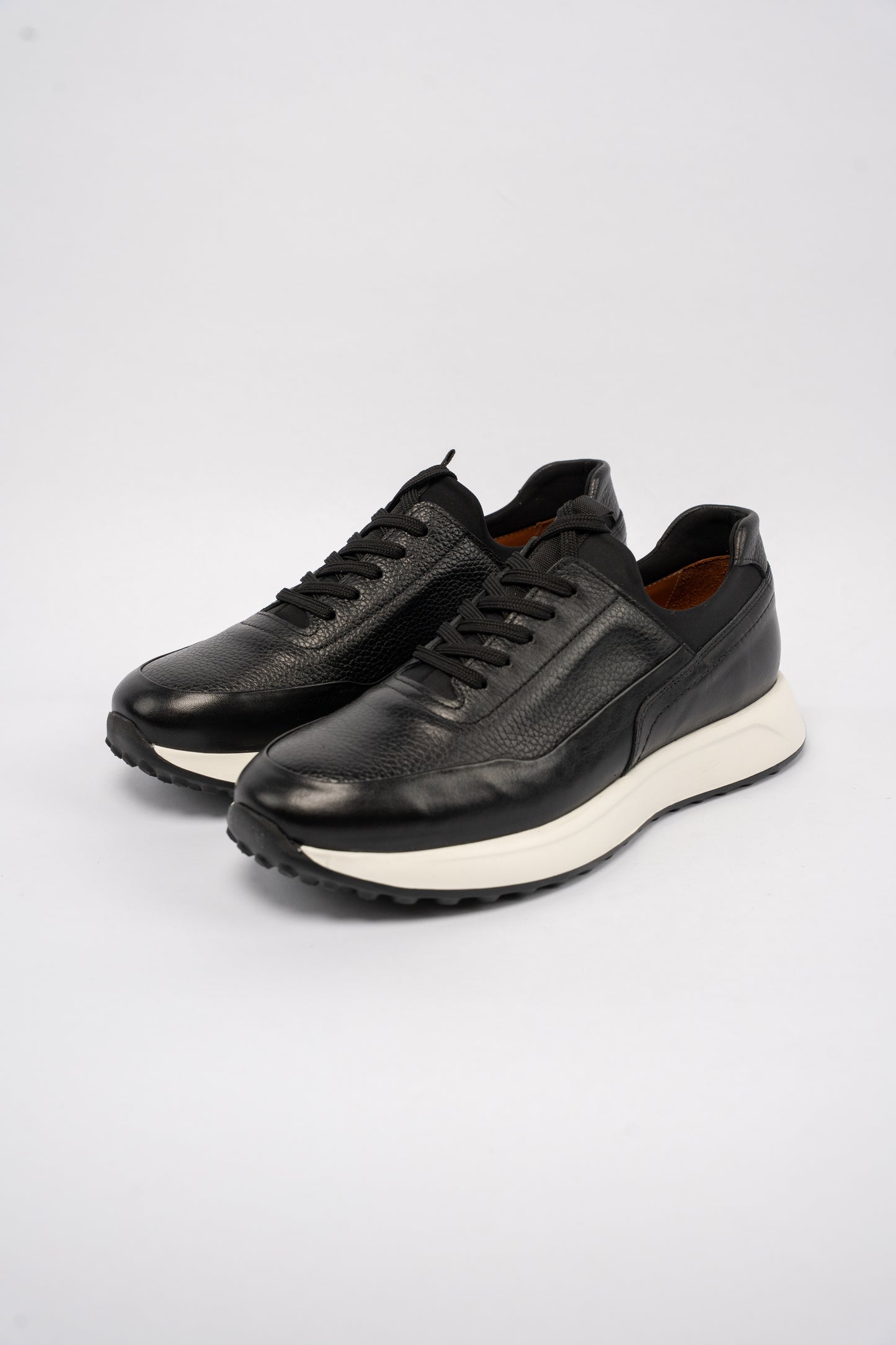 BLACK TIMELESS SNEAKER