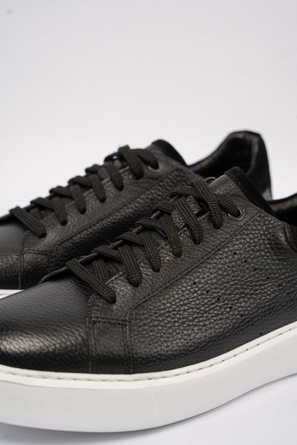 BLACK TIMELESS SNEAKER