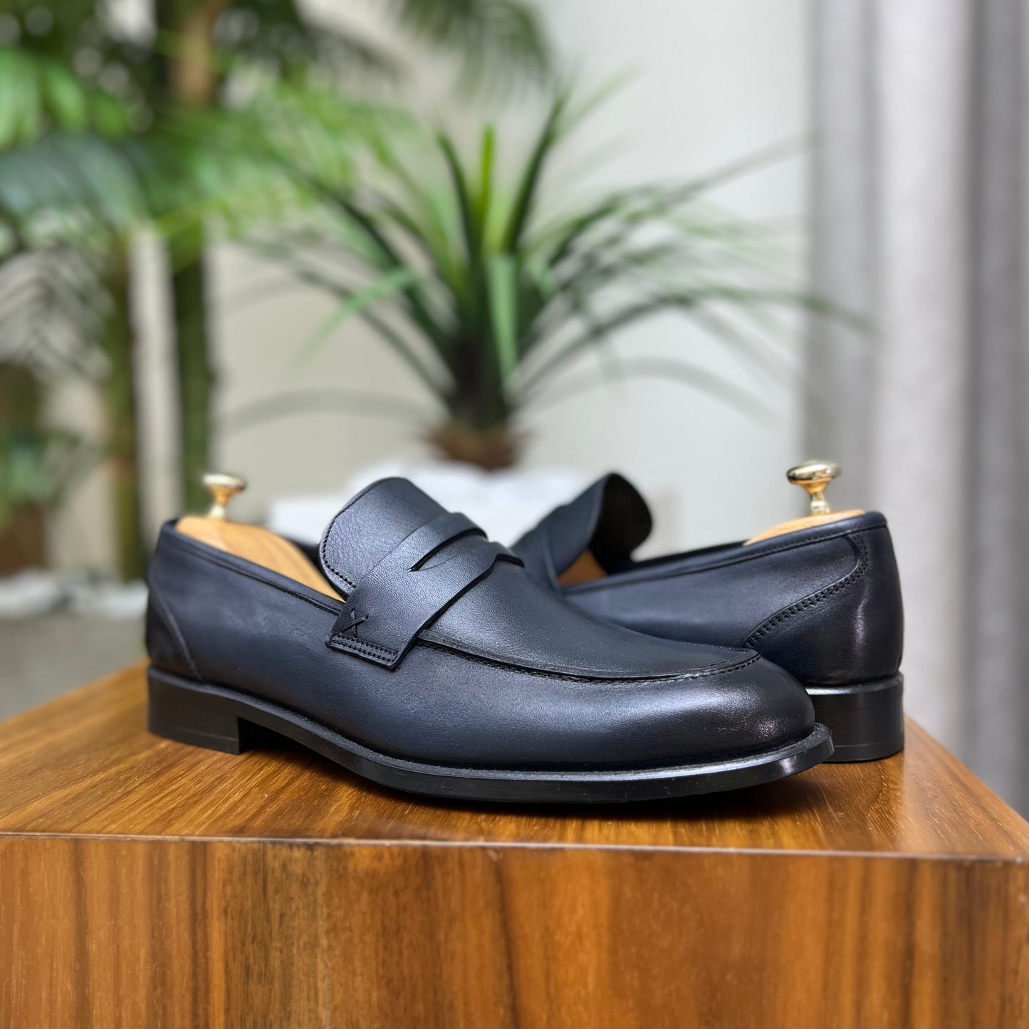 NAVY LOAFER