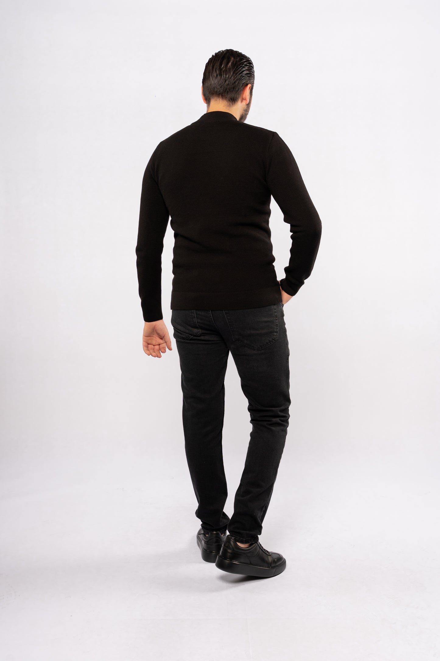 BLACK HIGHNECK SWEATER