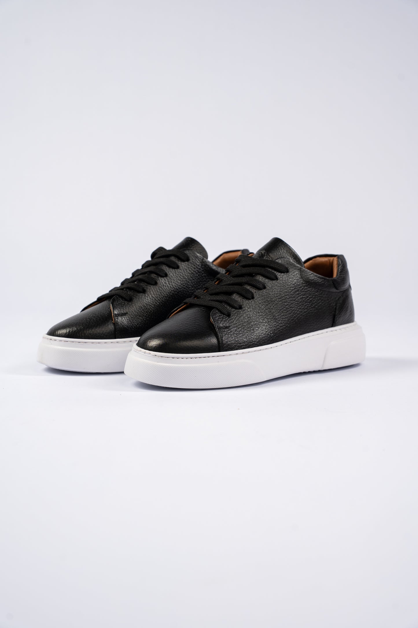 BLACK LEATHER SNEAKER