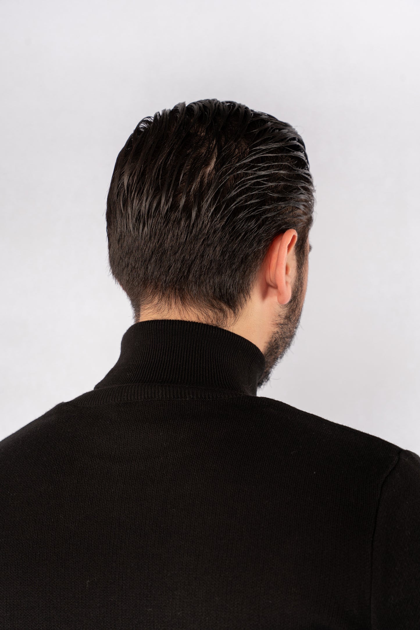 BLACK TURTLENECK SWEATER