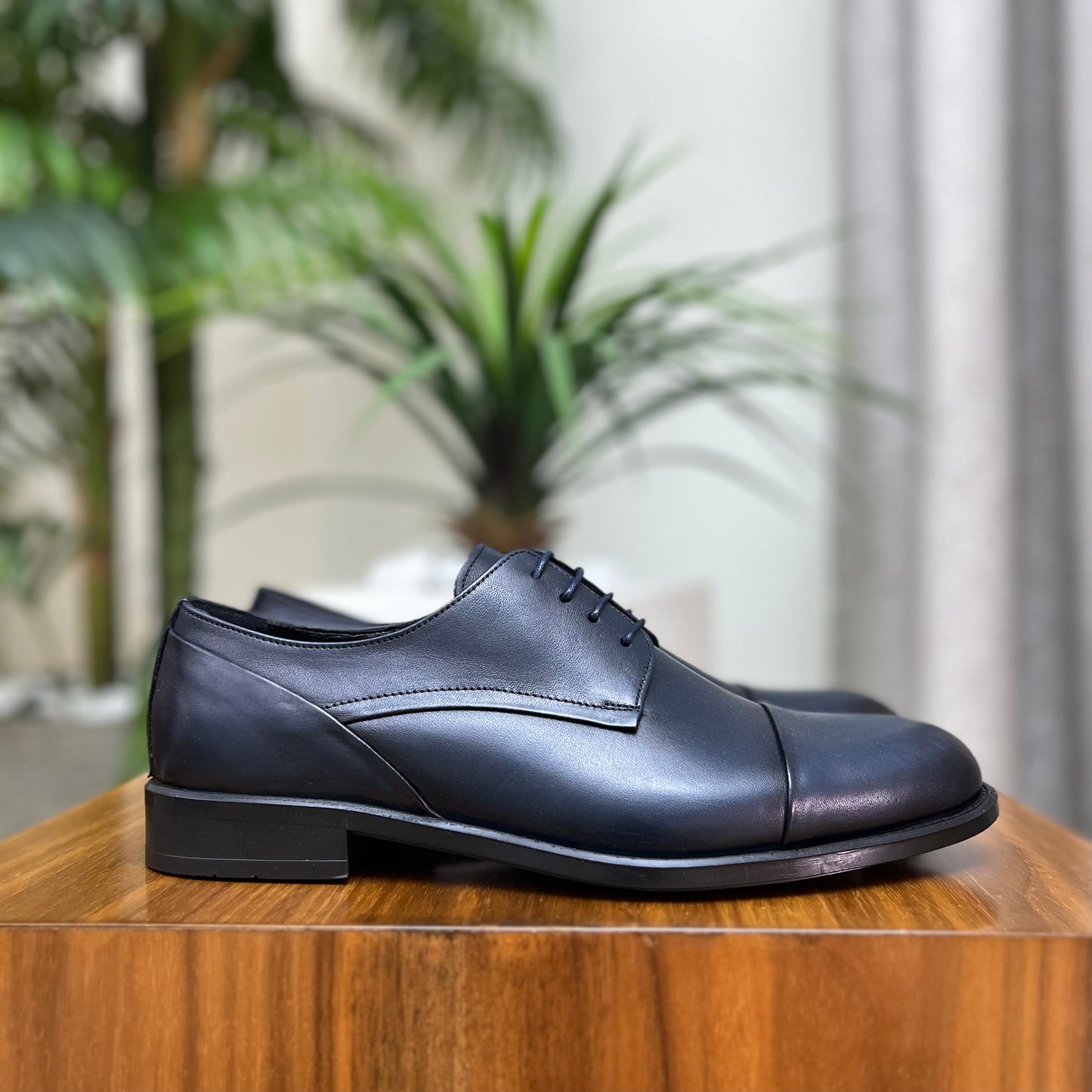 NAVY DERBY SHOE