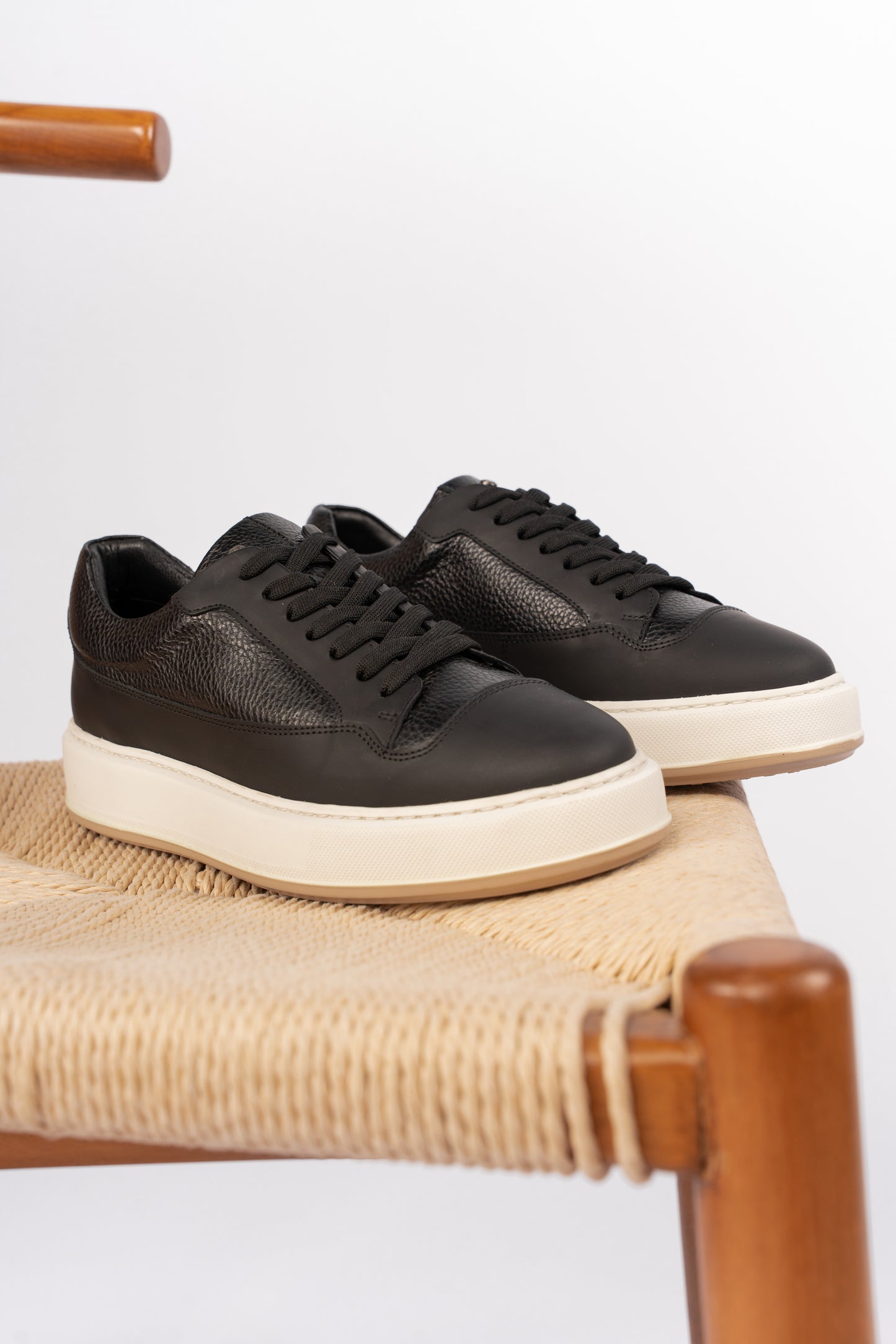 DUALTONE BLACK SNEAKER