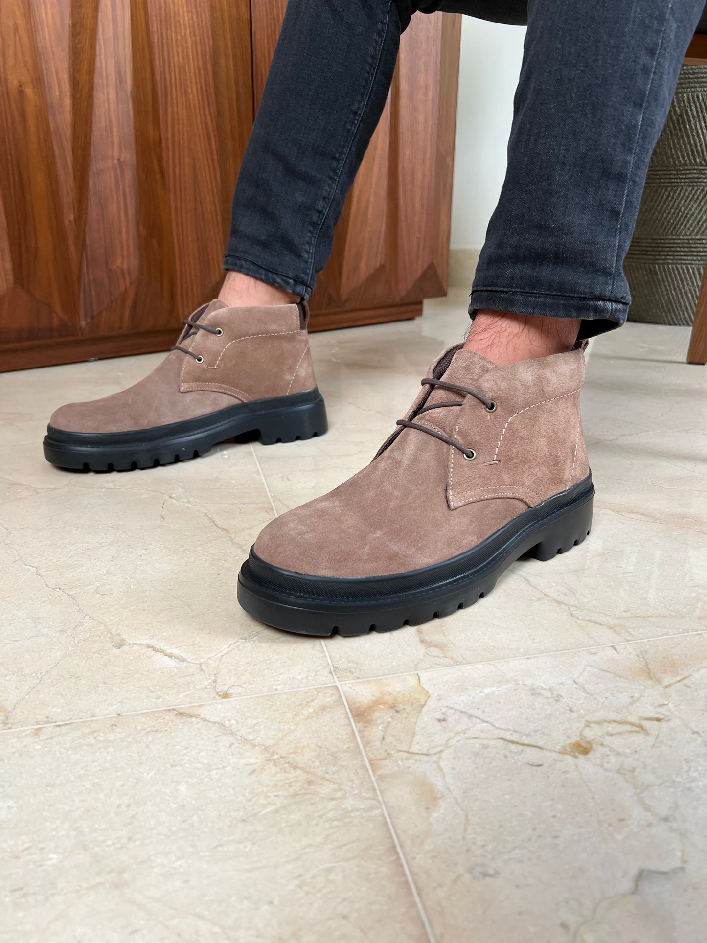 BEIGE SUEDE DESERT BOOTS