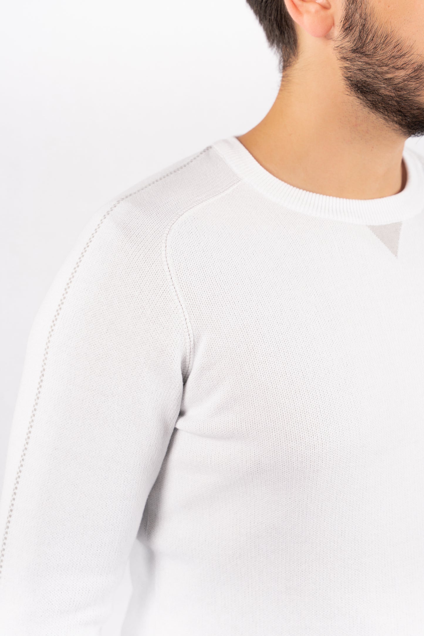 WHITE CASUAL SWEATER