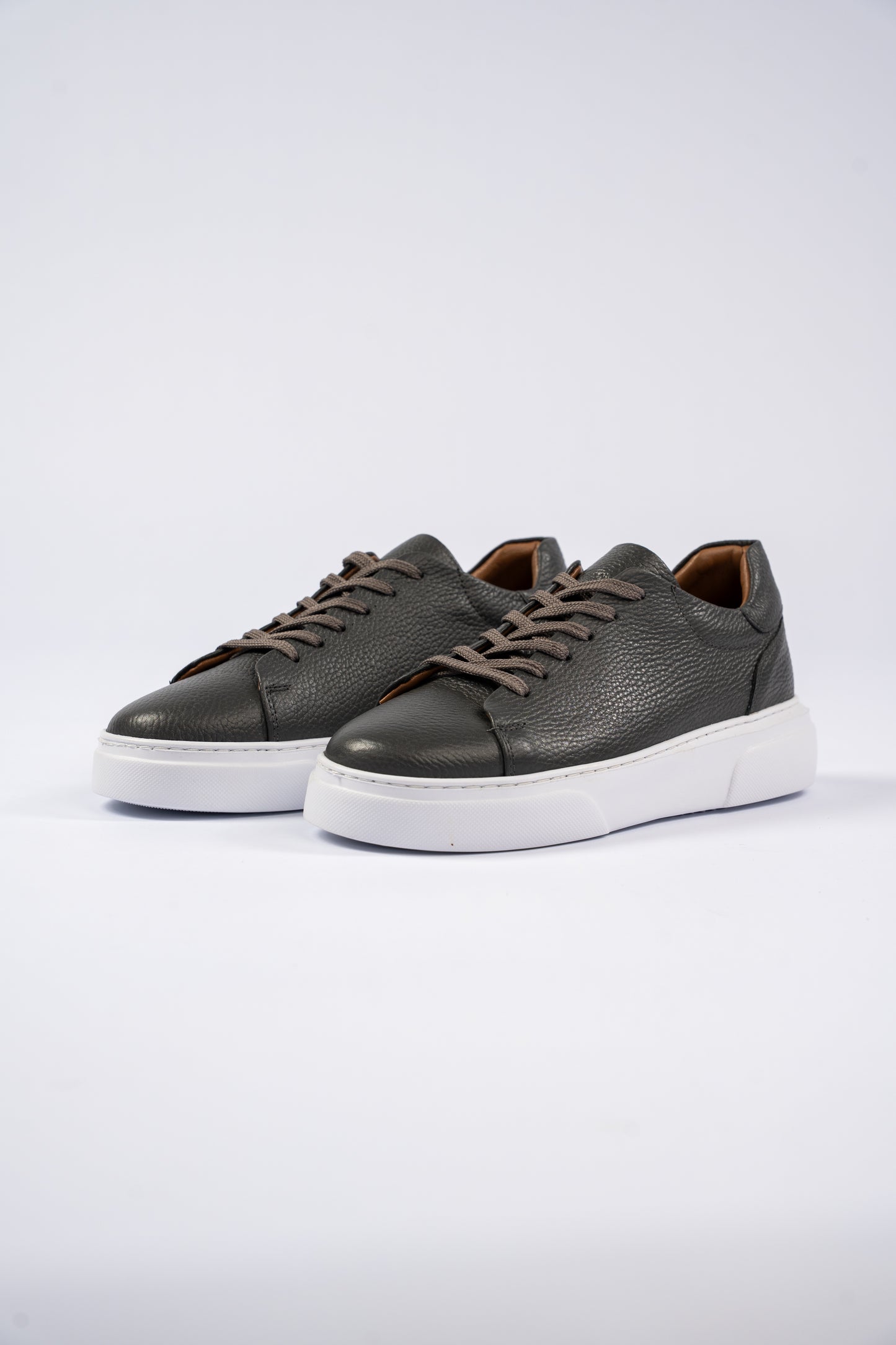 GREY LEATHER SNEAKER