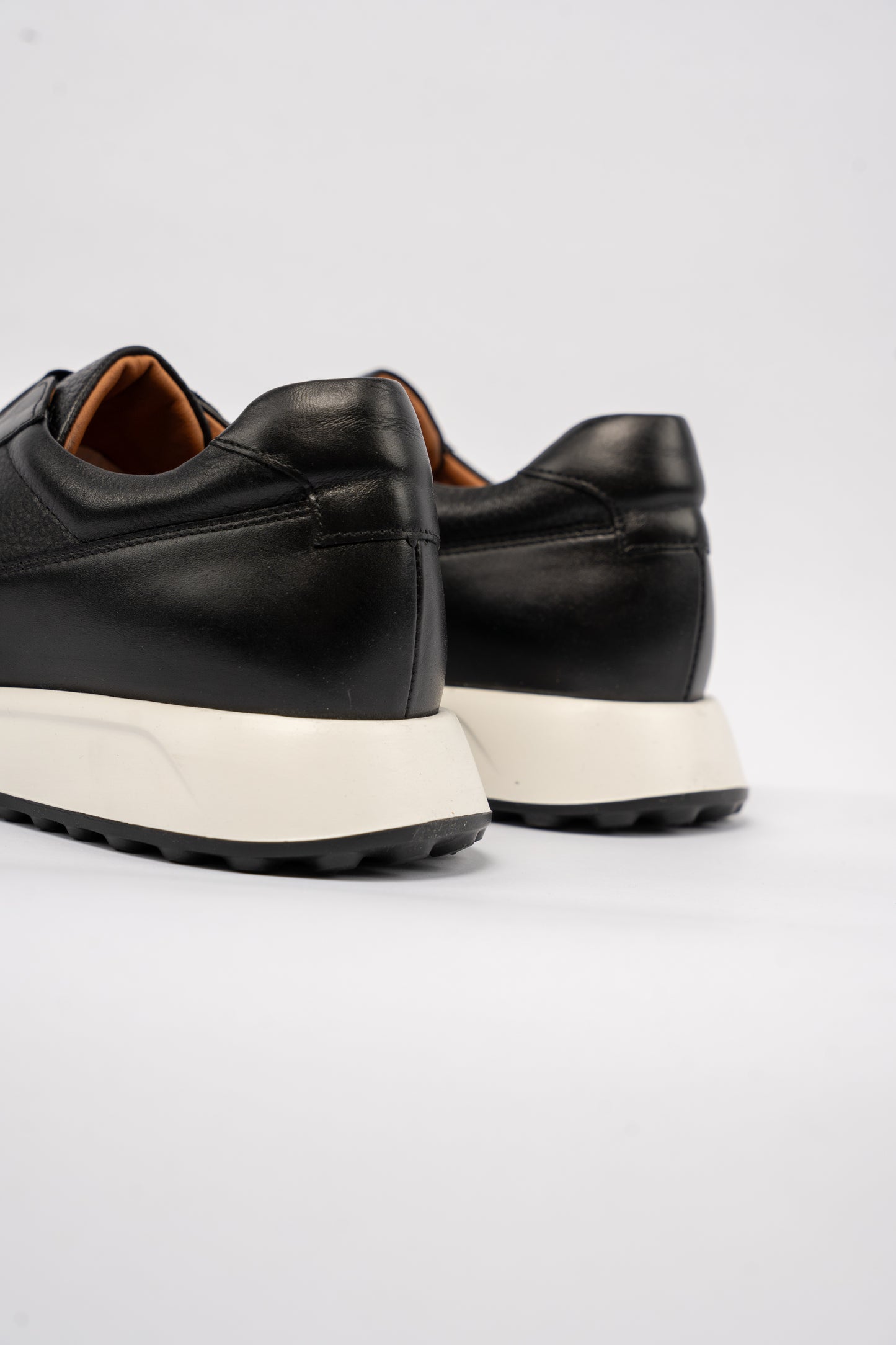 BLACK TIMELESS ELASTIC SNEAKER