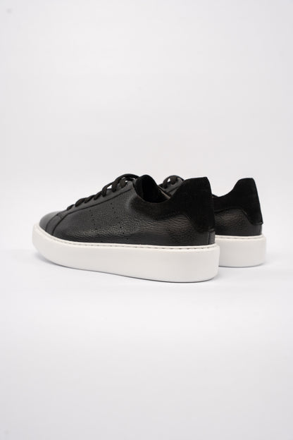 BLACK TIMELESS SNEAKER