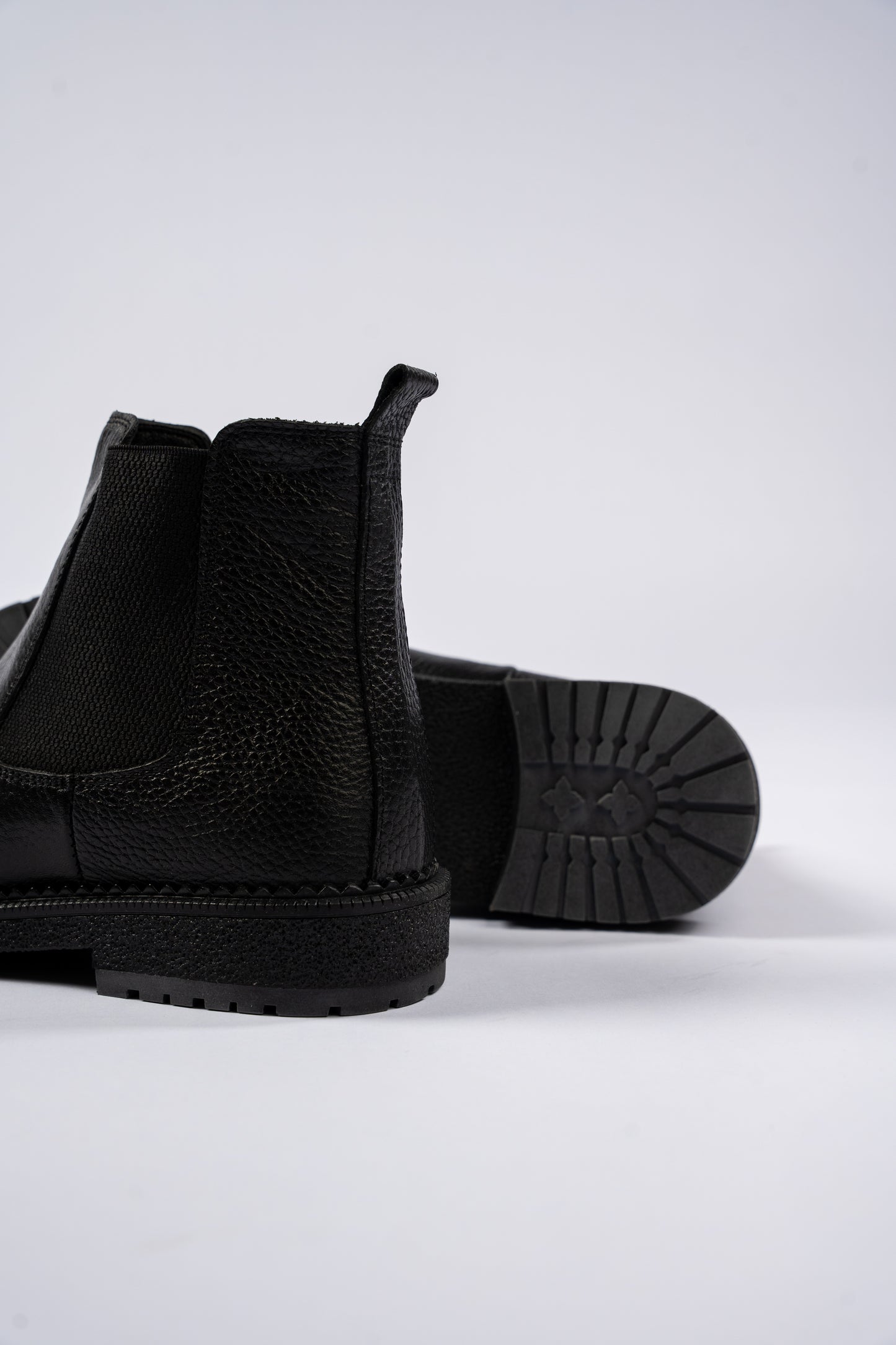 BLACK CHELSEA BOOTS
