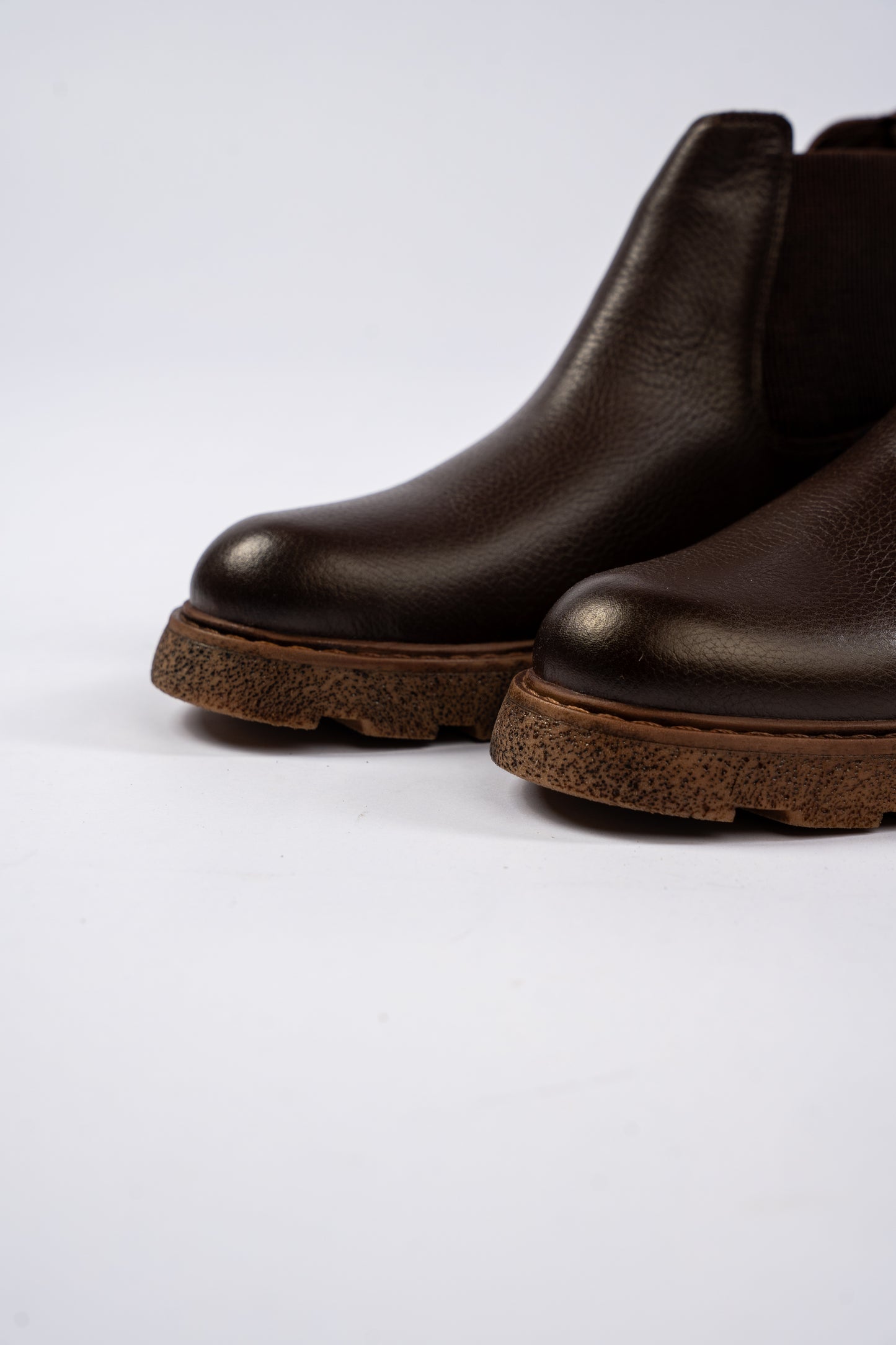 BROWN TIMELESS CHELSEA BOOTS