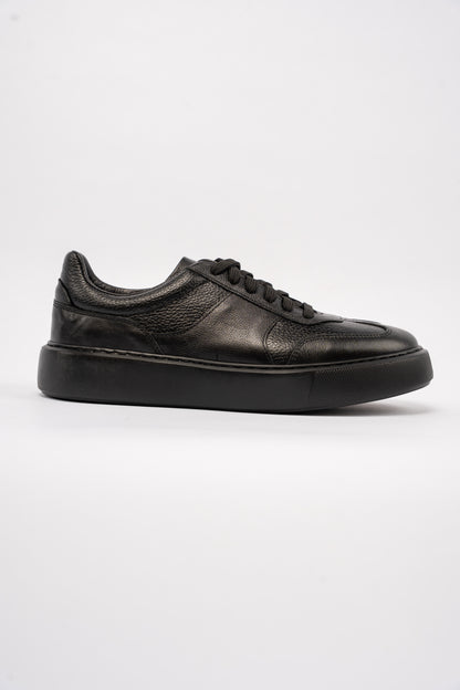 FULL BLACK CASUAL SNEAKER