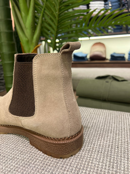 BEIGE SUEDE CHELSEA BOOTS
